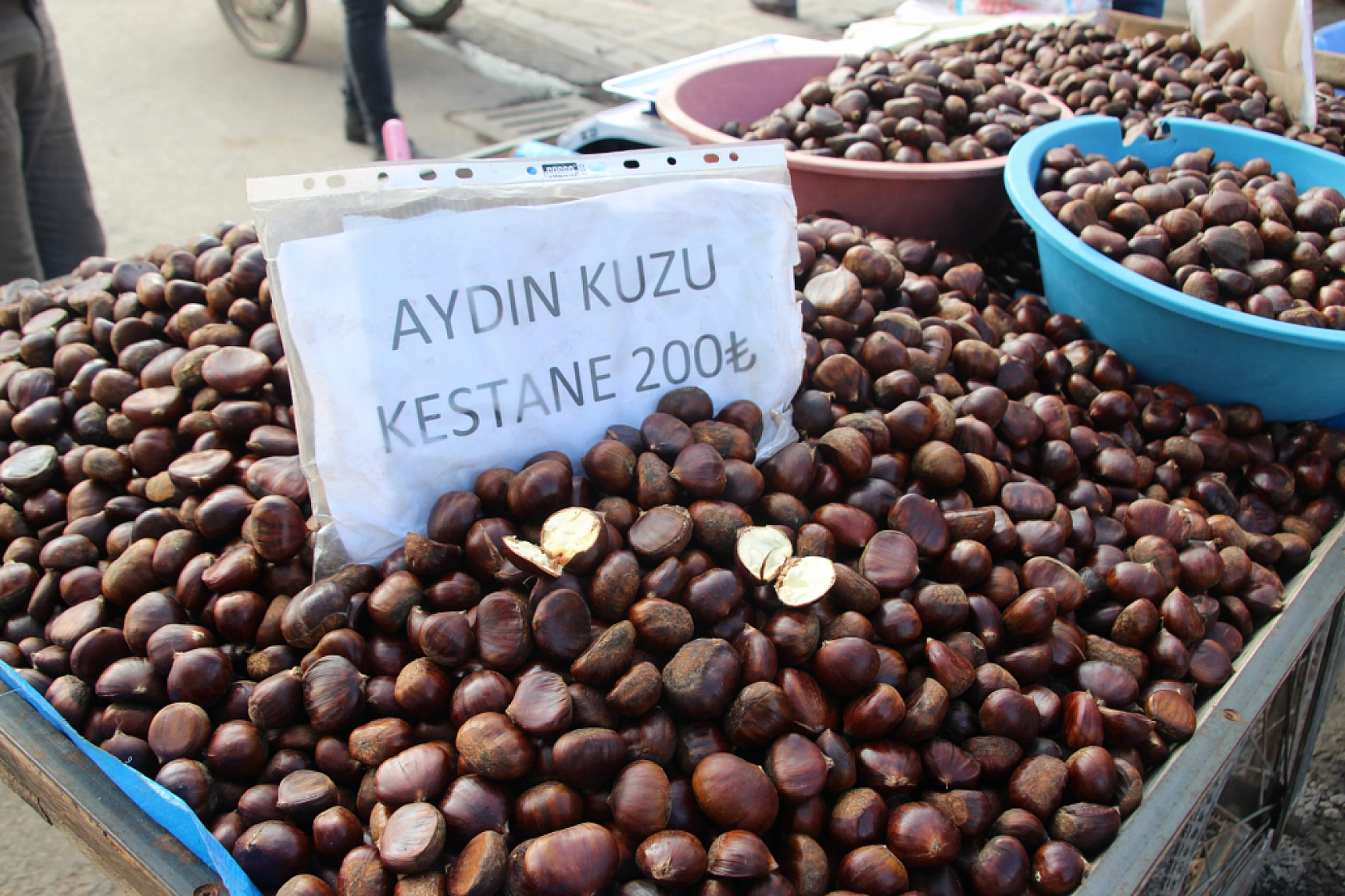 Kış Ayının Altını Kestane Oldu: Fiyatlar Vatandaşın Cebini Yaktı...