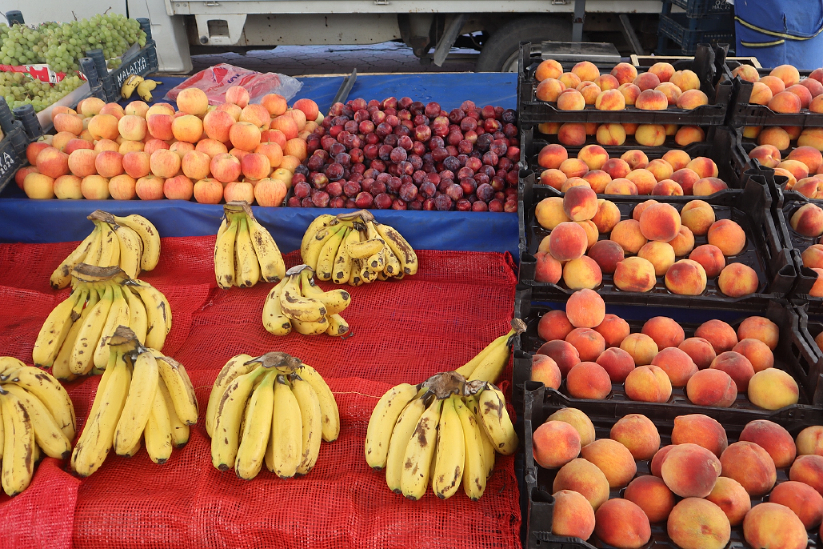 Kışlık Sebzeler Pazar Tezgahlarında Yerini Aldı! İşte Güncel Perşembe Pazarı Fiyatları…