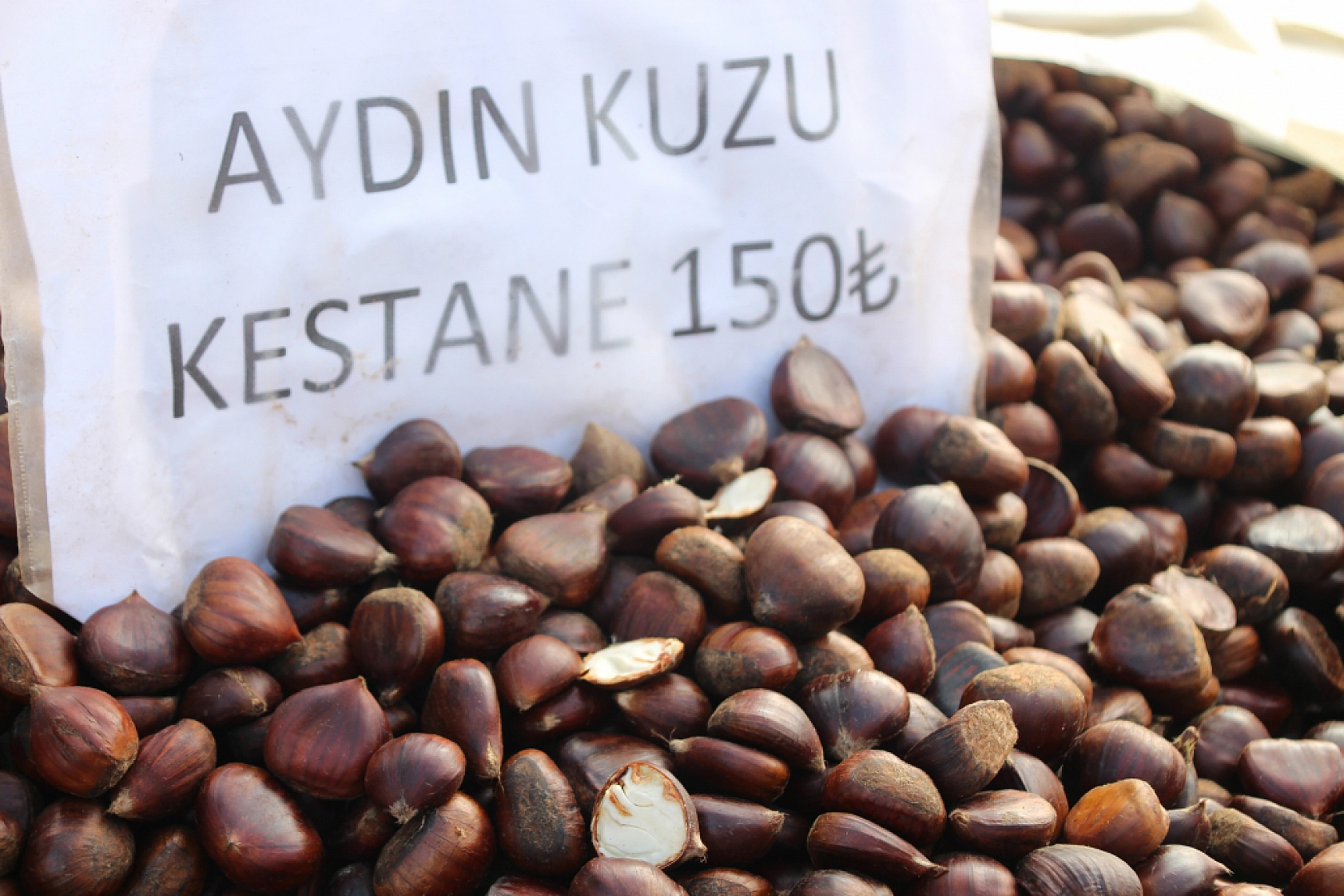 Kış Ayının Altını Kestane Oldu: Fiyatlar Vatandaşın Cebini Yaktı...