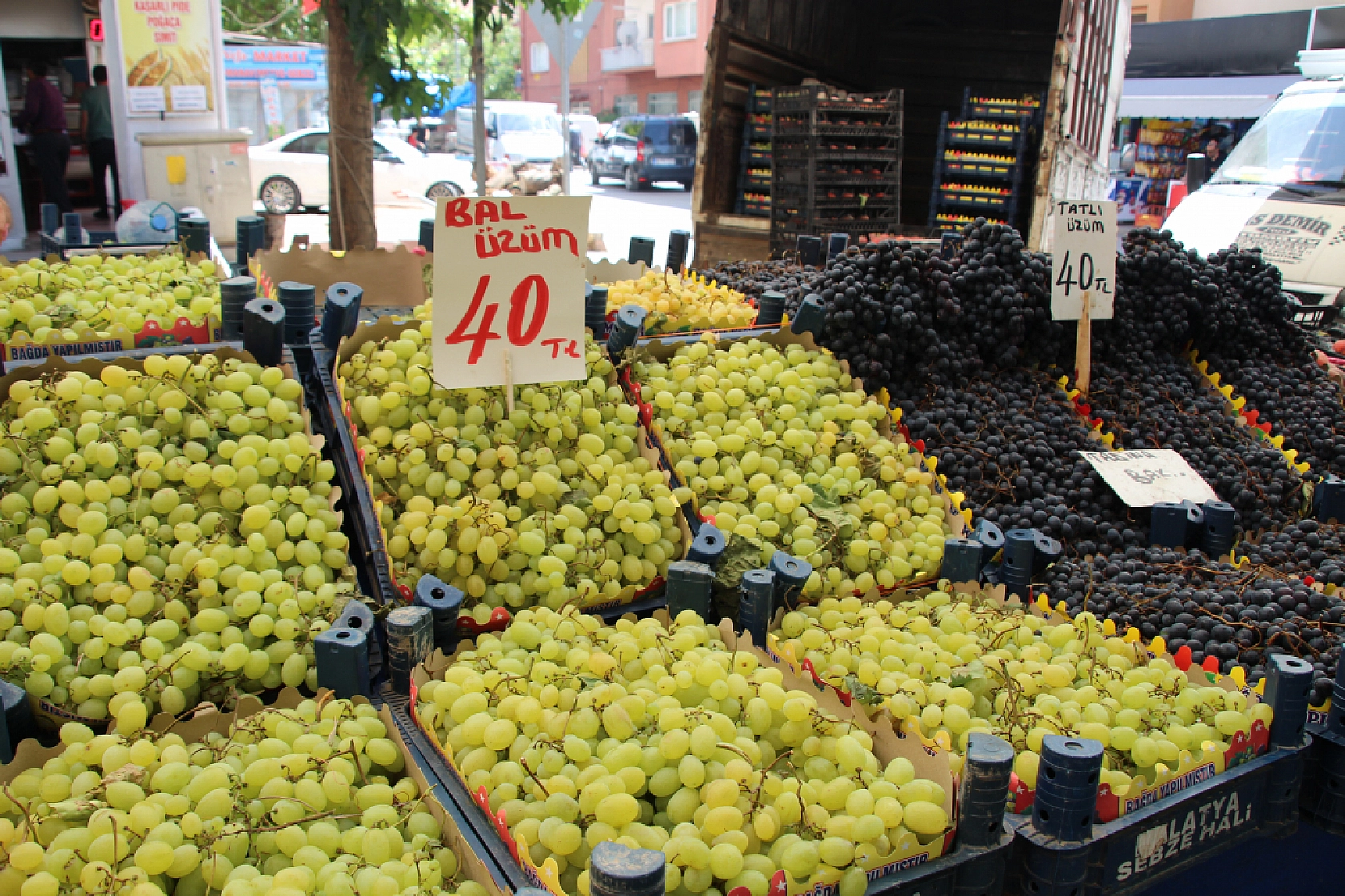 Malatya'da Semt Pazarları Dolup Taşıyor! Peki Fiyatlar nasıl? İşte Güncel Cuma Pazarı Fiyatları...