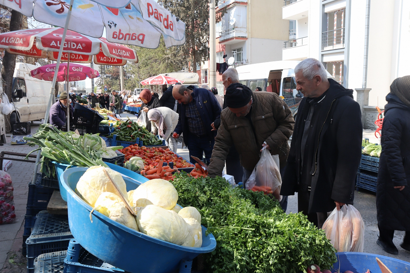 Pazarda fiyatlar uçtu: Malatyalıların iftar sofrası cep yakıyor