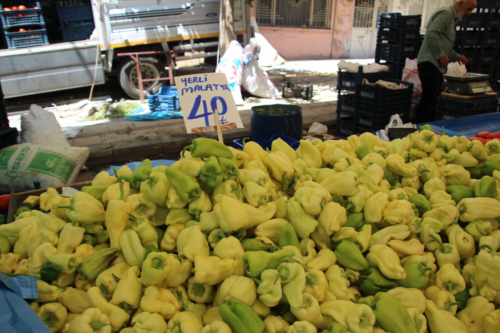 Malatya'da Semt Pazarları Dolup Taşıyor! Peki Fiyatlar nasıl? İşte Güncel Cuma Pazarı Fiyatları...