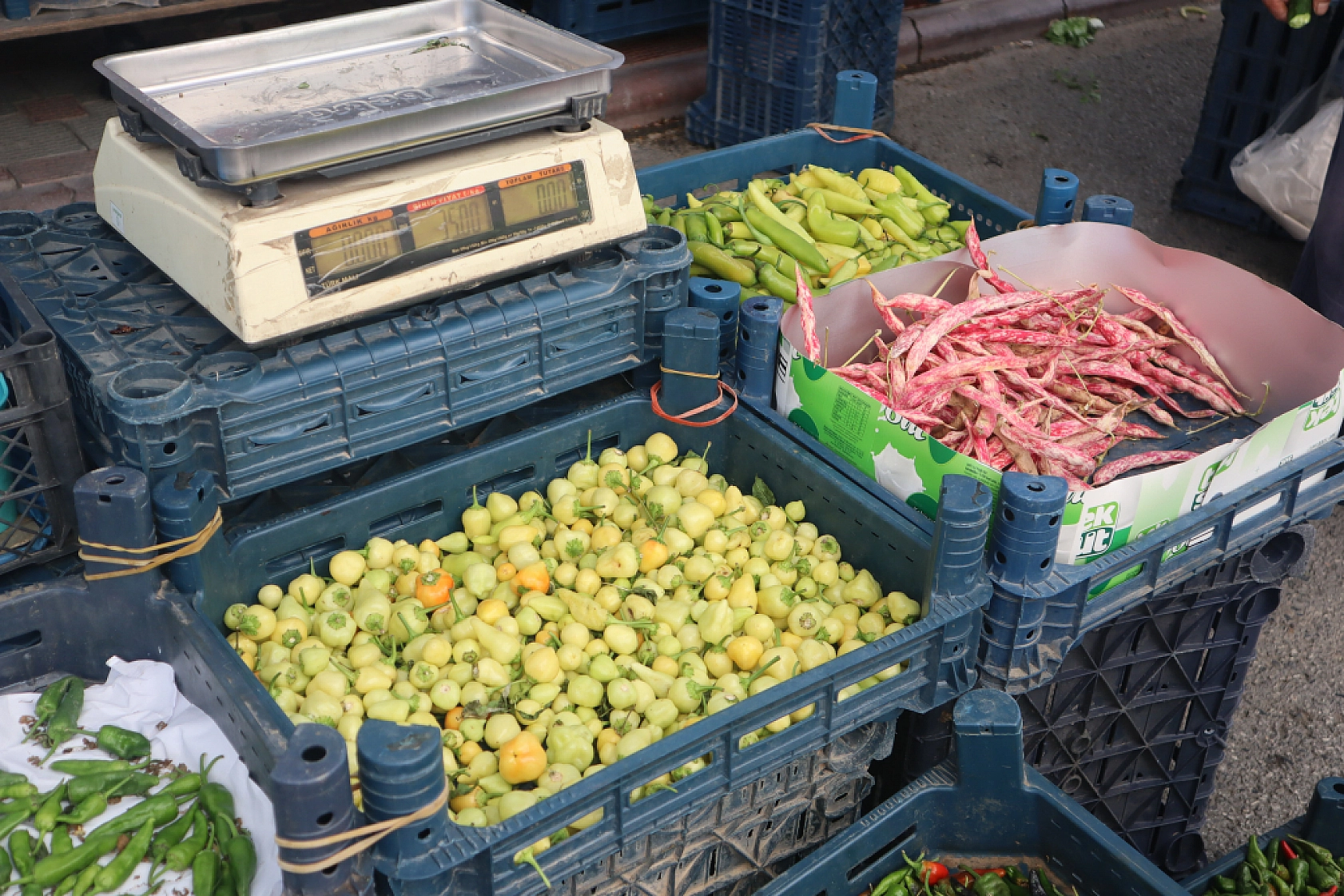Malatyalılar Perşembe Pazarında Kışlık Sebze Alışverişine Akın Etti! İşte Fiyatlar...