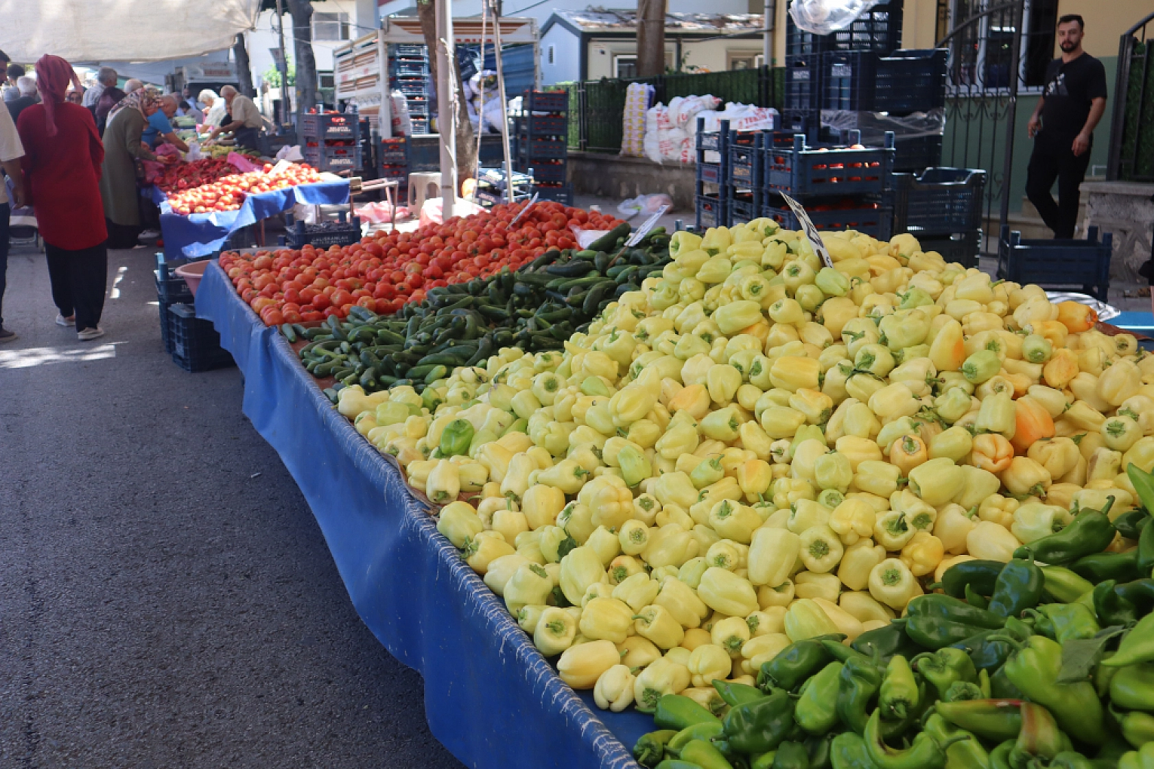 Malatyalılar Perşembe Pazarında Kışlık Sebze Alışverişine Akın Etti! İşte Fiyatlar...