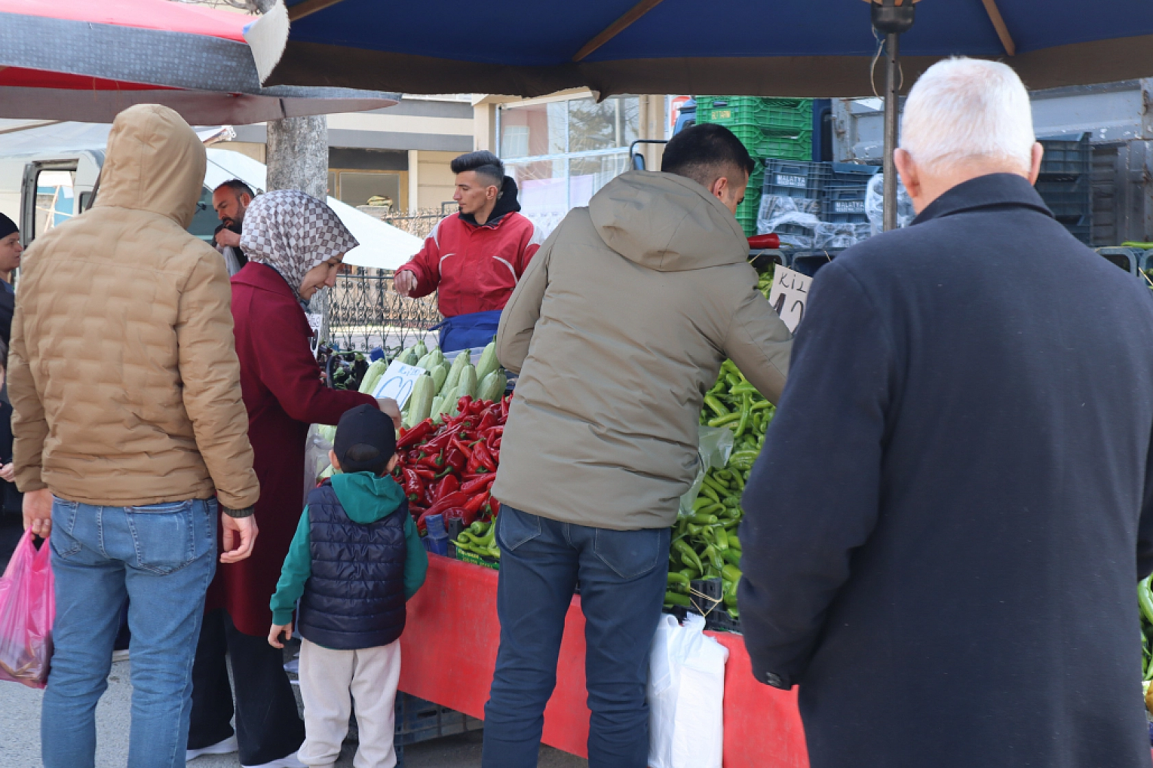 Pazarda fiyatlar uçtu: Malatyalıların iftar sofrası cep yakıyor