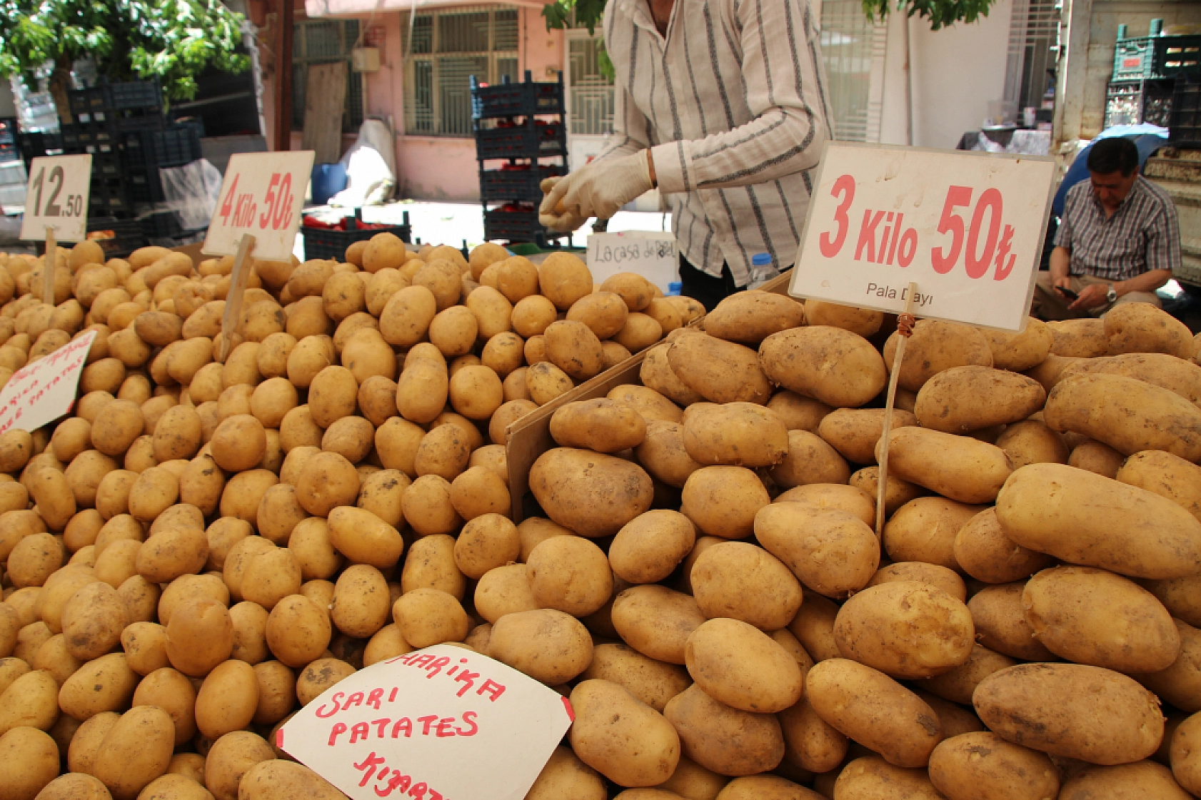 Malatya'da Semt Pazarları Dolup Taşıyor! Peki Fiyatlar nasıl? İşte Güncel Cuma Pazarı Fiyatları...