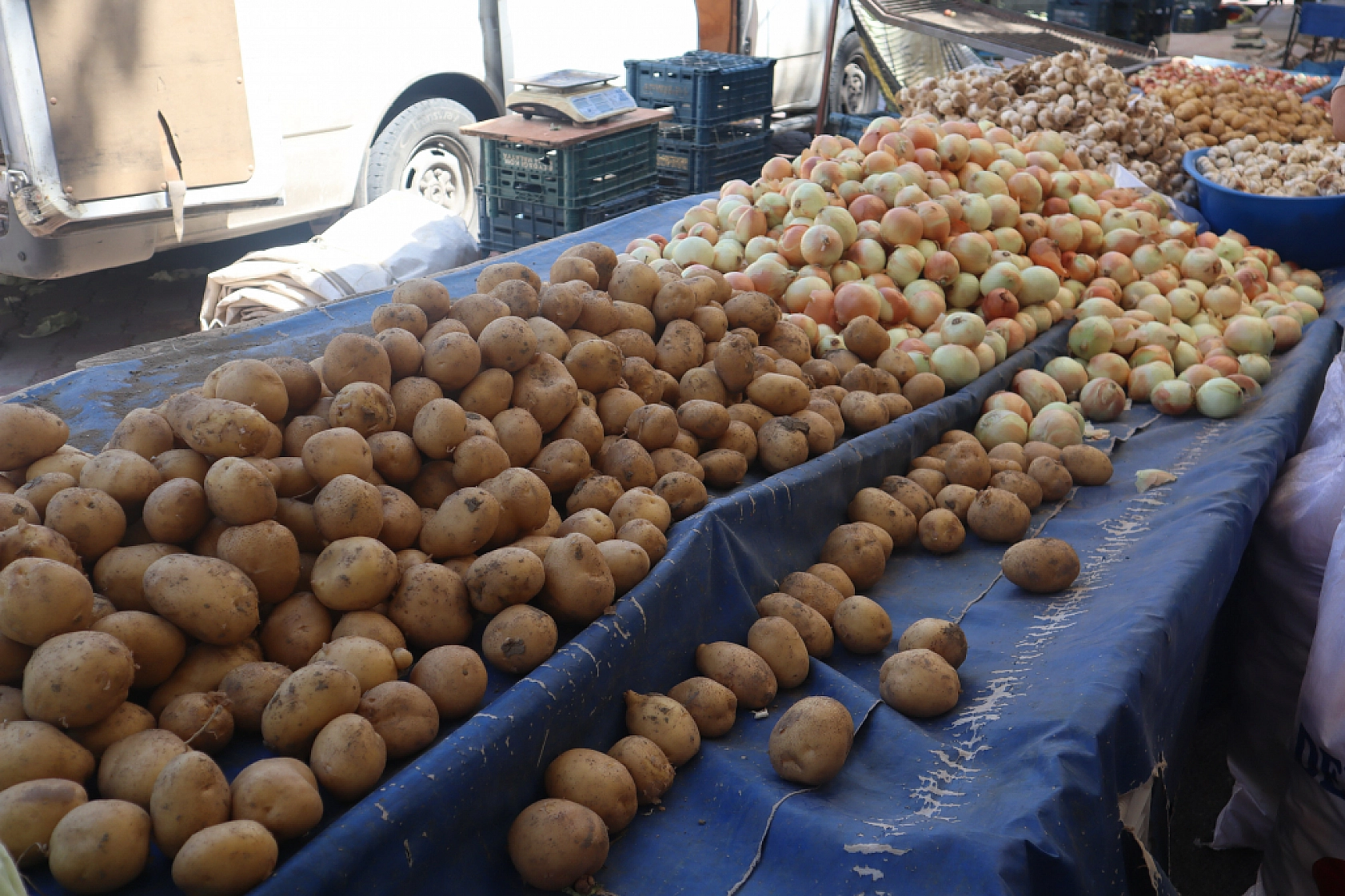 Malatyalılar Perşembe Pazarında Kışlık Sebze Alışverişine Akın Etti! İşte Fiyatlar...