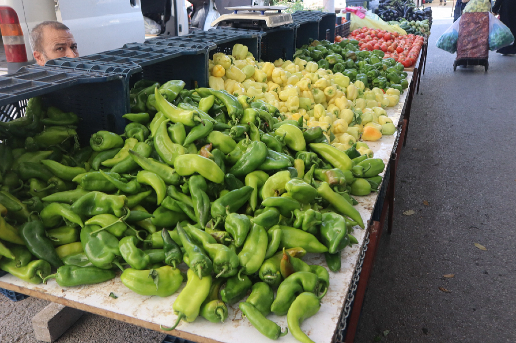 Malatyalılar Perşembe Pazarında Kışlık Sebze Alışverişine Akın Etti! İşte Fiyatlar...