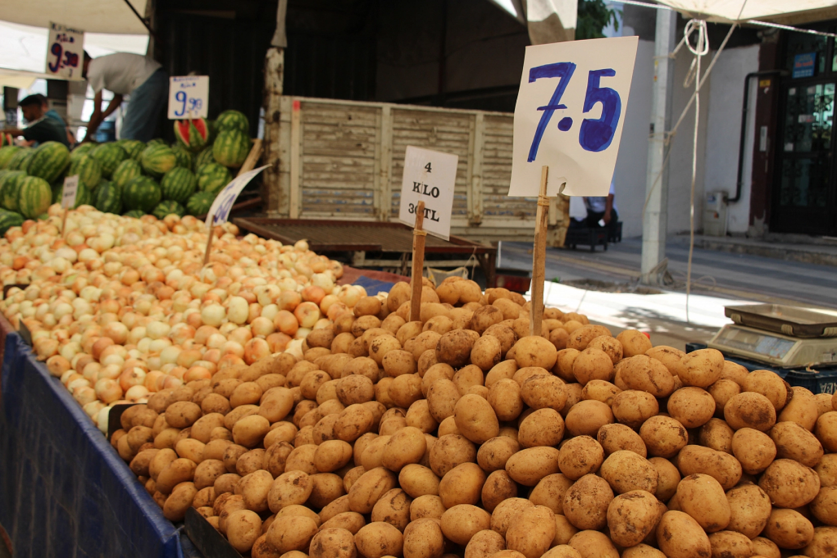 Malatya'da Semt Pazarları Dolup Taşıyor! Peki Fiyatlar nasıl? İşte Güncel Cuma Pazarı Fiyatları...