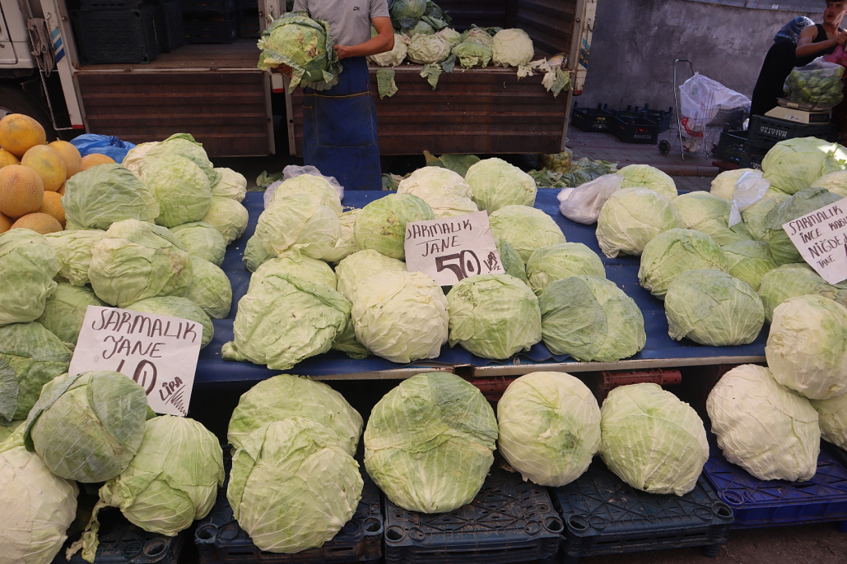 Malatyalılar Perşembe Pazarında Kışlık Sebze Alışverişine Akın Etti! İşte Fiyatlar...