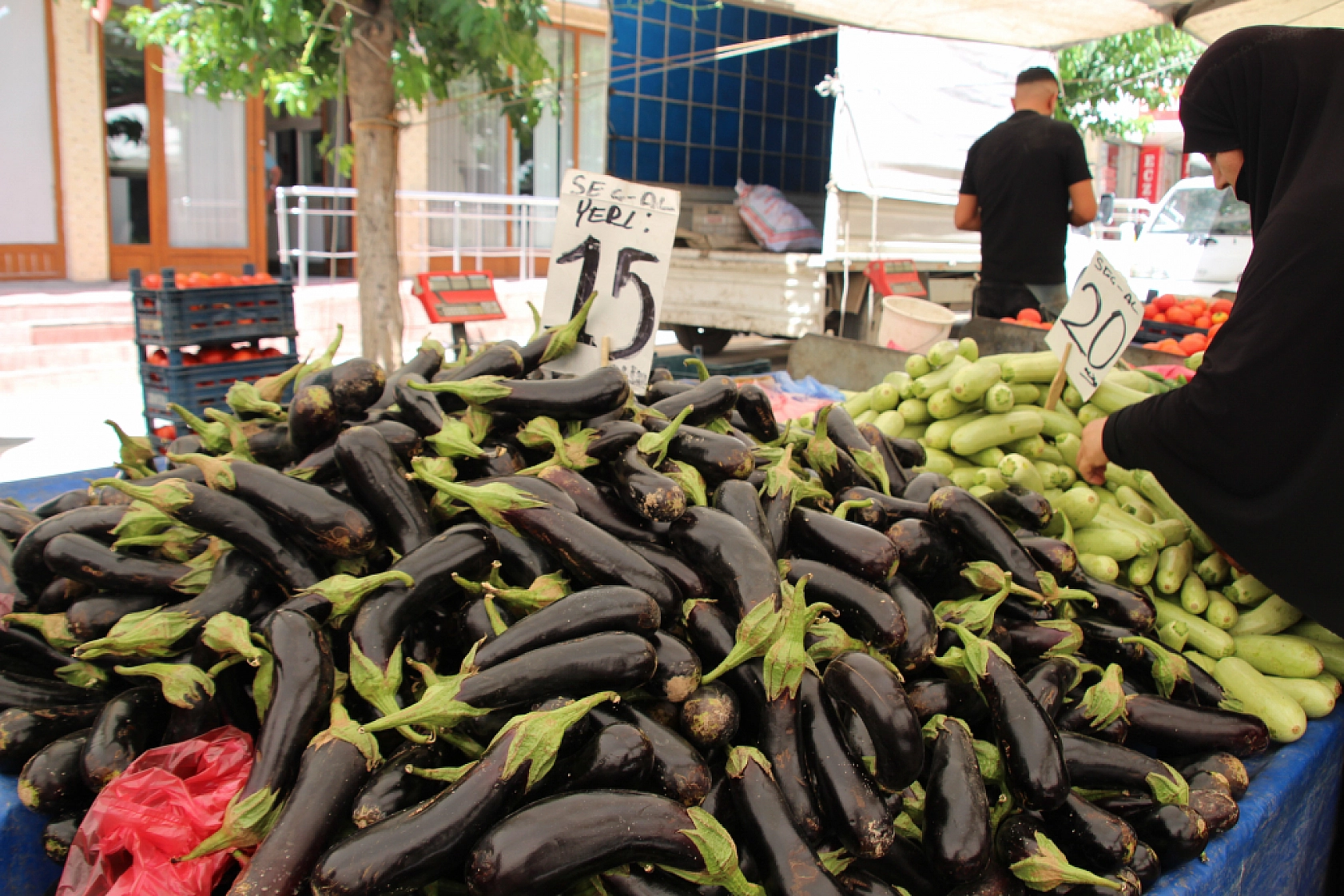 Malatya'da Semt Pazarları Dolup Taşıyor! Peki Fiyatlar nasıl? İşte Güncel Cuma Pazarı Fiyatları...