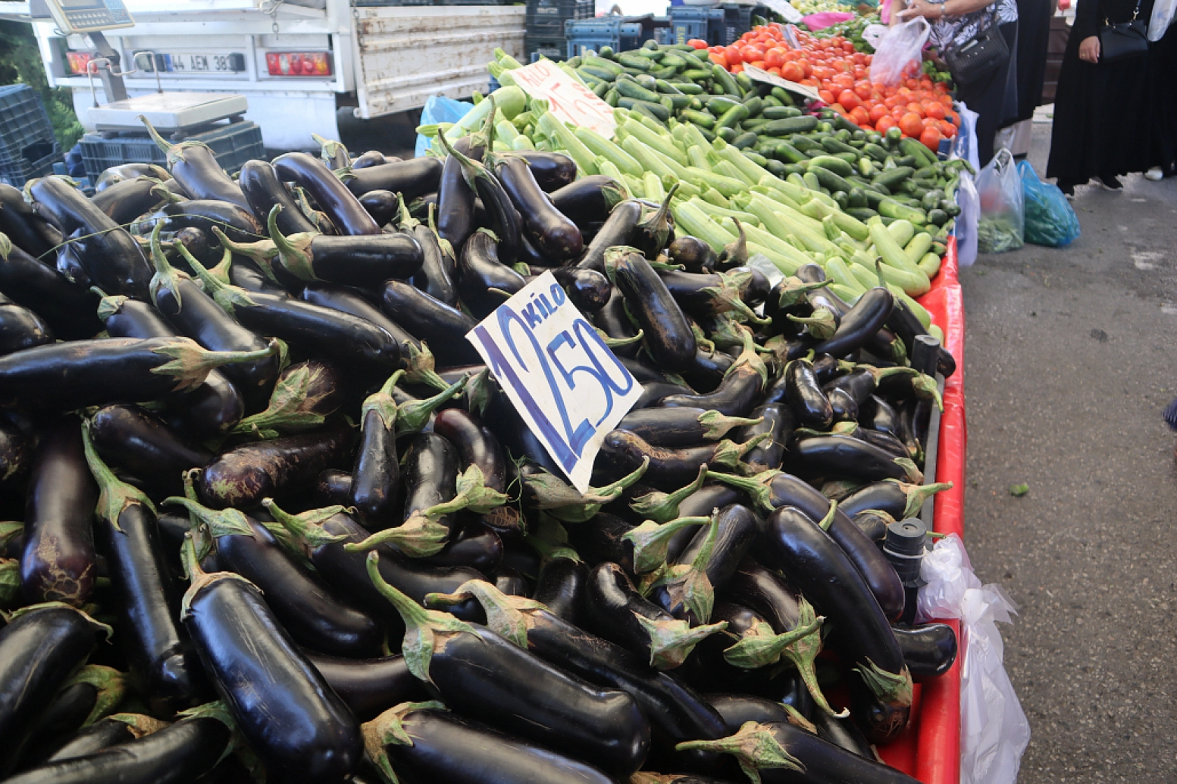 Malatyalılar Perşembe Pazarında Kışlık Sebze Alışverişine Akın Etti! İşte Fiyatlar...
