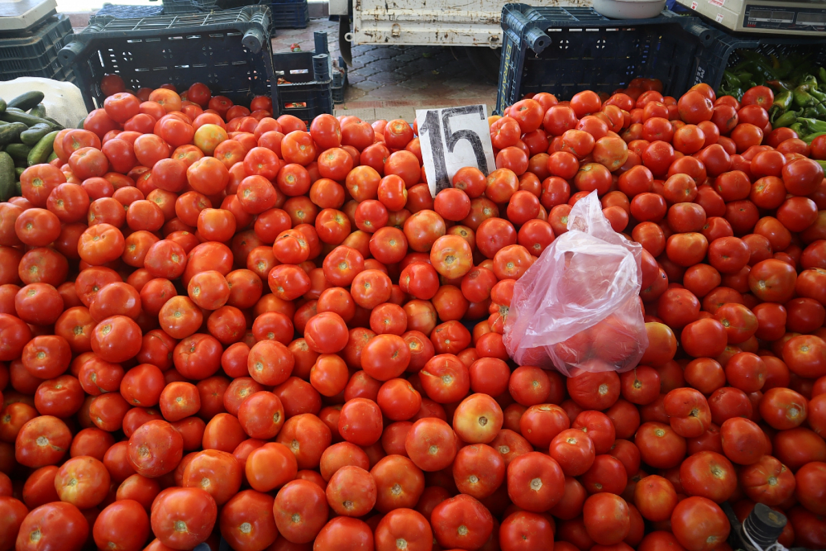 Malatyalılar Perşembe Pazarında Kışlık Sebze Alışverişine Akın Etti! İşte Fiyatlar...