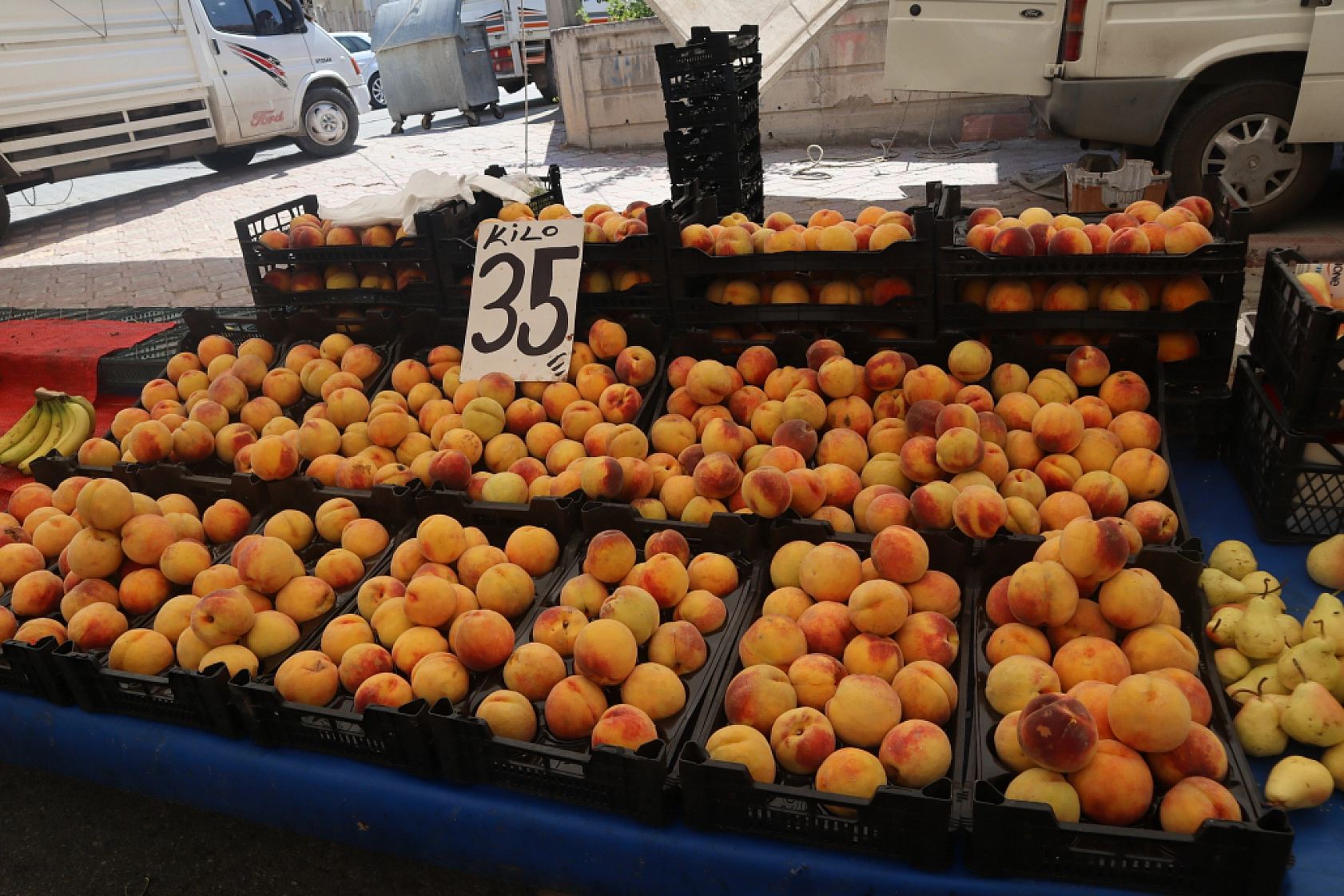 Malatyalılar Perşembe Pazarında Kışlık Sebze Alışverişine Akın Etti! İşte Fiyatlar...