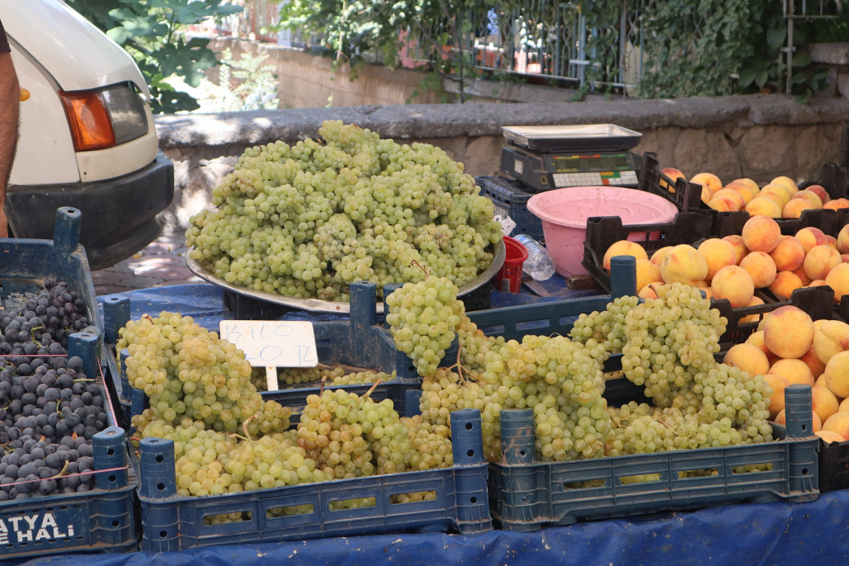 Malatyalılar Perşembe Pazarında Kışlık Sebze Alışverişine Akın Etti! İşte Fiyatlar...