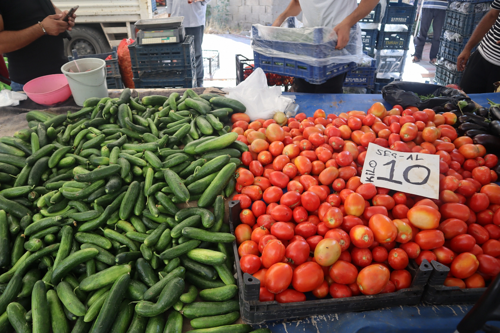 Malatyalılar Perşembe Pazarında Kışlık Sebze Alışverişine Akın Etti! İşte Fiyatlar...