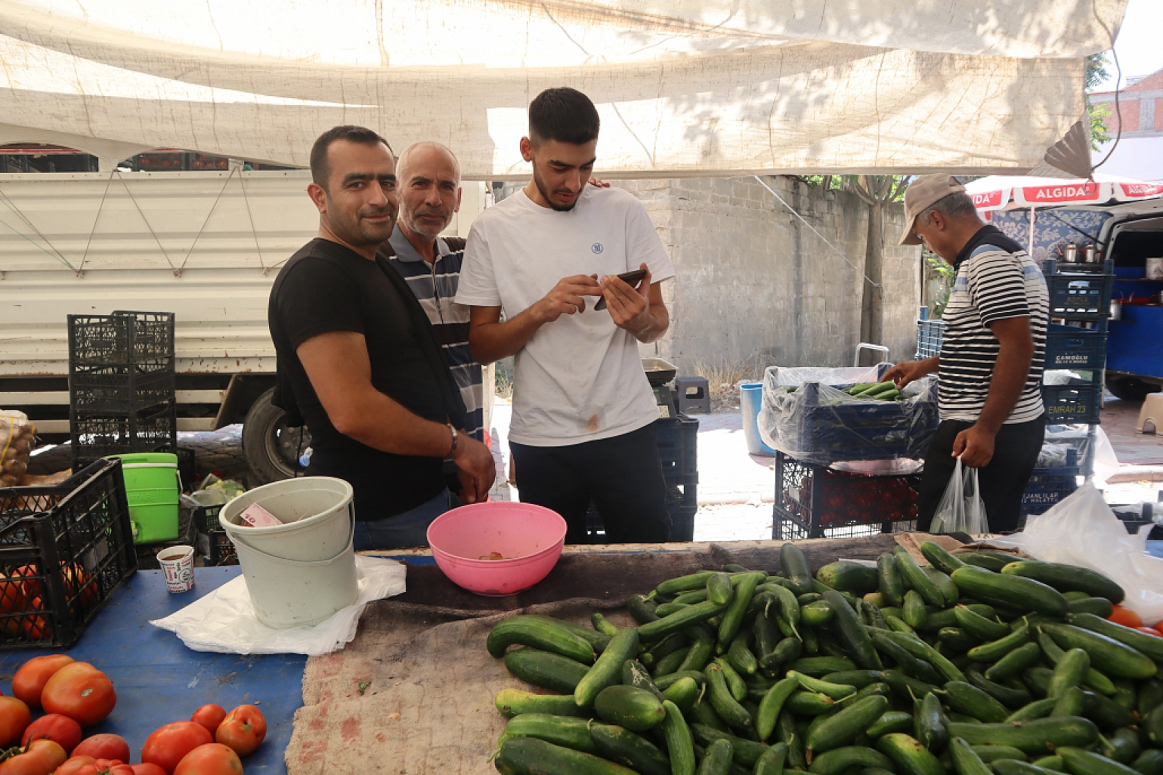 Malatyalılar Perşembe Pazarında Kışlık Sebze Alışverişine Akın Etti! İşte Fiyatlar...