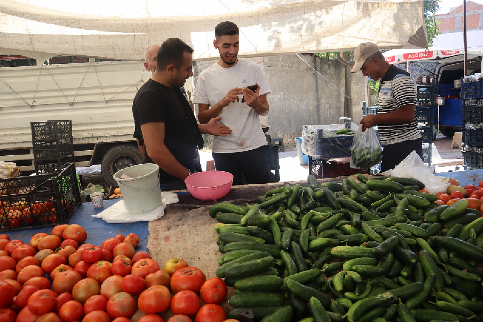Malatyalılar Perşembe Pazarında Kışlık Sebze Alışverişine Akın Etti! İşte Fiyatlar...