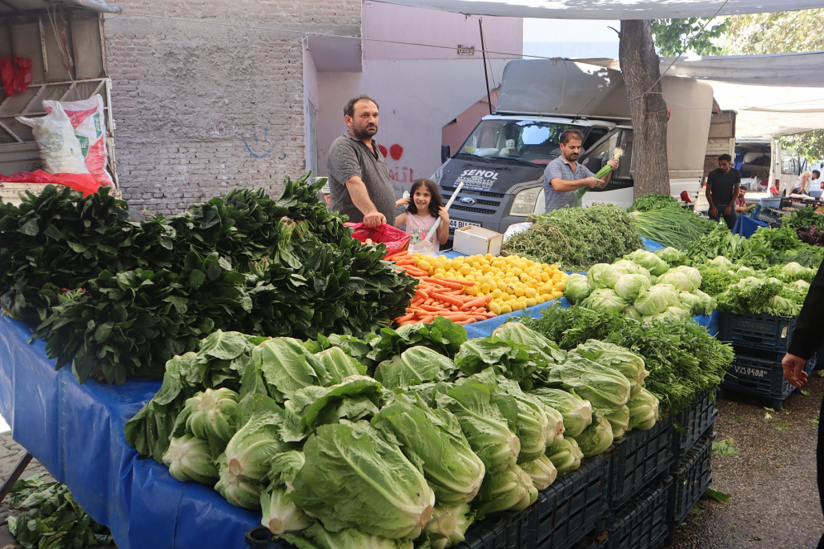 Malatyalılar Perşembe Pazarında Kışlık Sebze Alışverişine Akın Etti! İşte Fiyatlar...