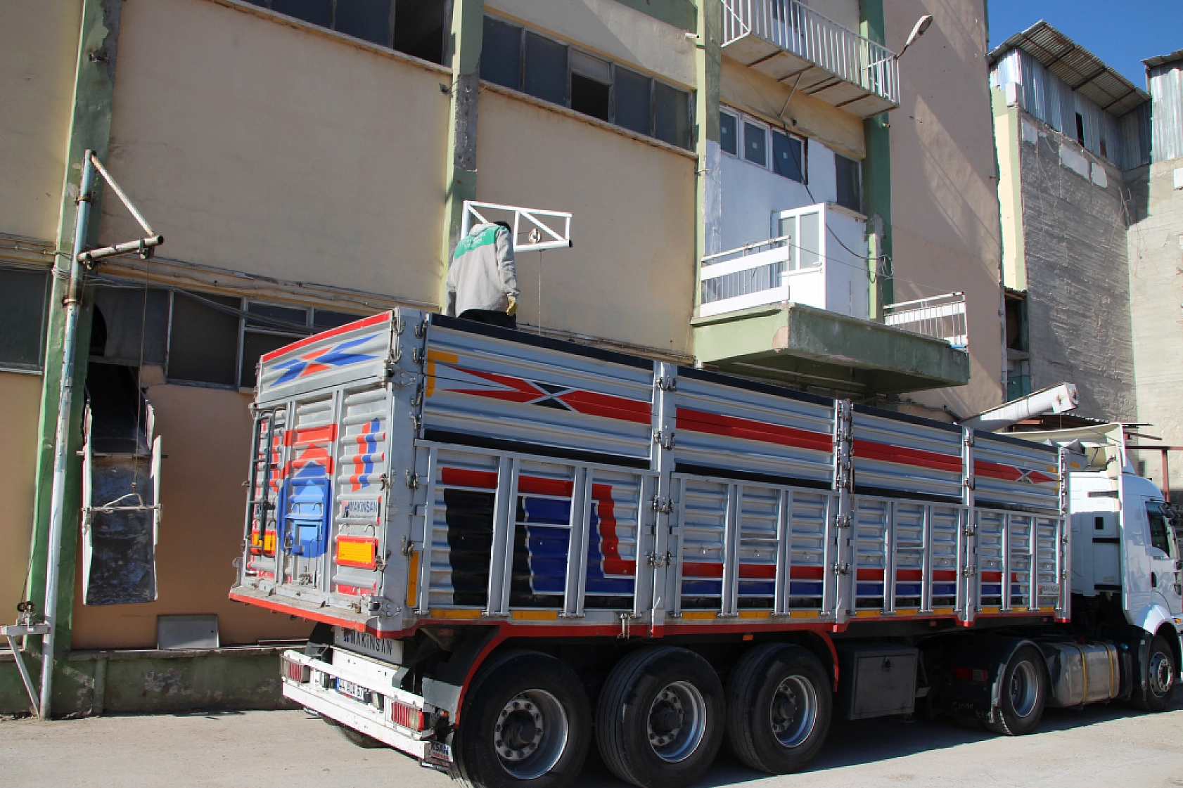 Malatya'dan Suriye'ye Kardeşlik Eli: Tırlar Yola Çıktı…