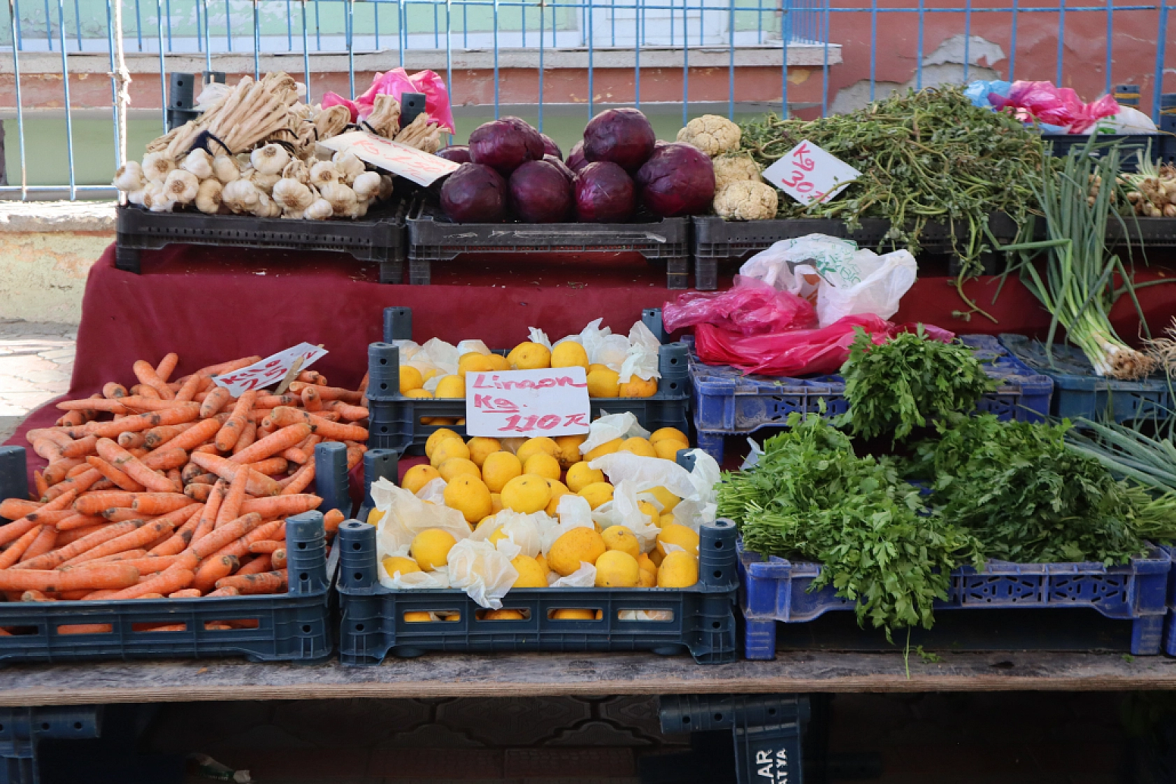 Cebini düşünen Malatyalılar, semt pazarını tercih ediyor! İşte güncel perşembe pazarı fiyatları..