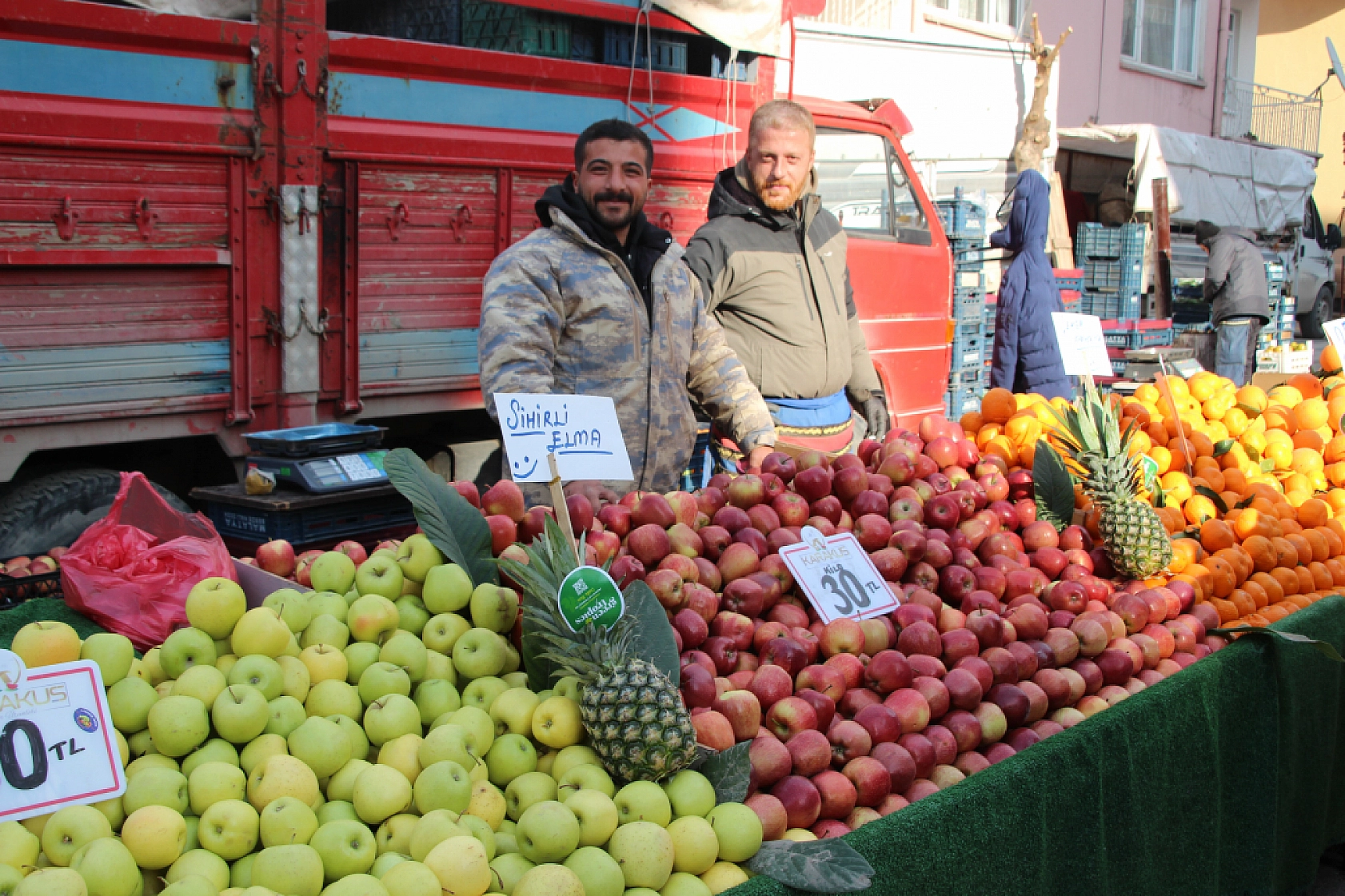 Yeni Yılda Market Fiyatları Yükseldi! Vatandaş Semt Pazarlarına Akın Etti! İşte güncel Meyve Sebze Fiyatları...