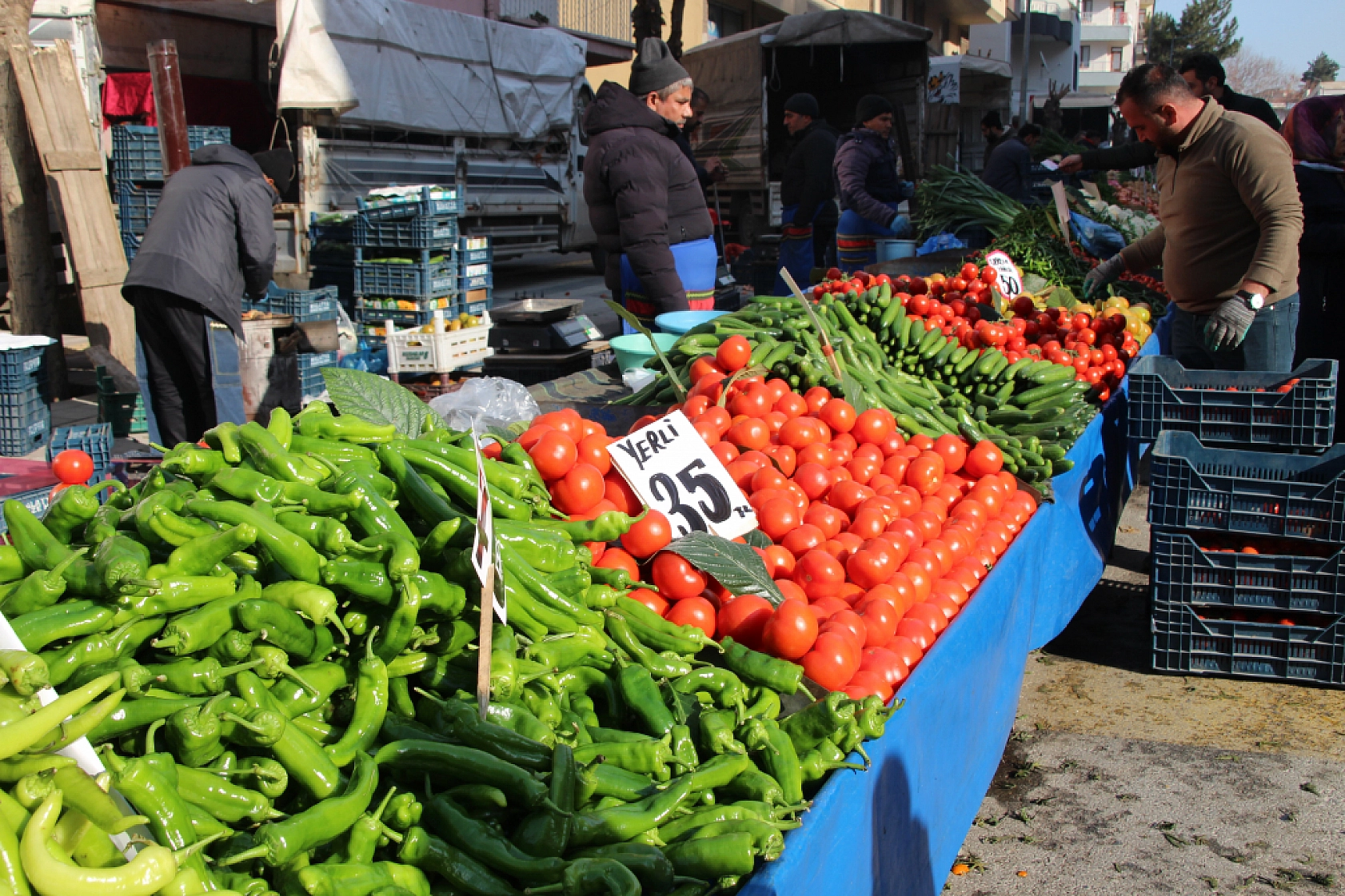 Yeni Yılda Market Fiyatları Yükseldi! Vatandaş Semt Pazarlarına Akın Etti! İşte güncel Meyve Sebze Fiyatları...