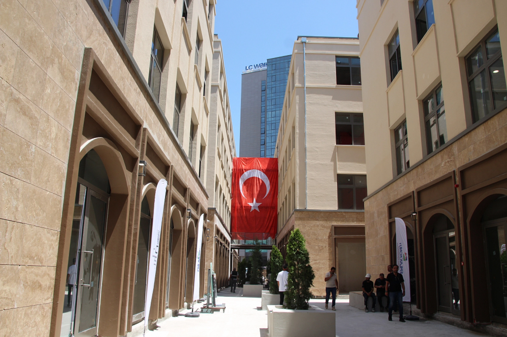 Malatya Şire Pazarı'nda hareketlilik: Hak sahipleri dükkanlarını teslim alıyor…