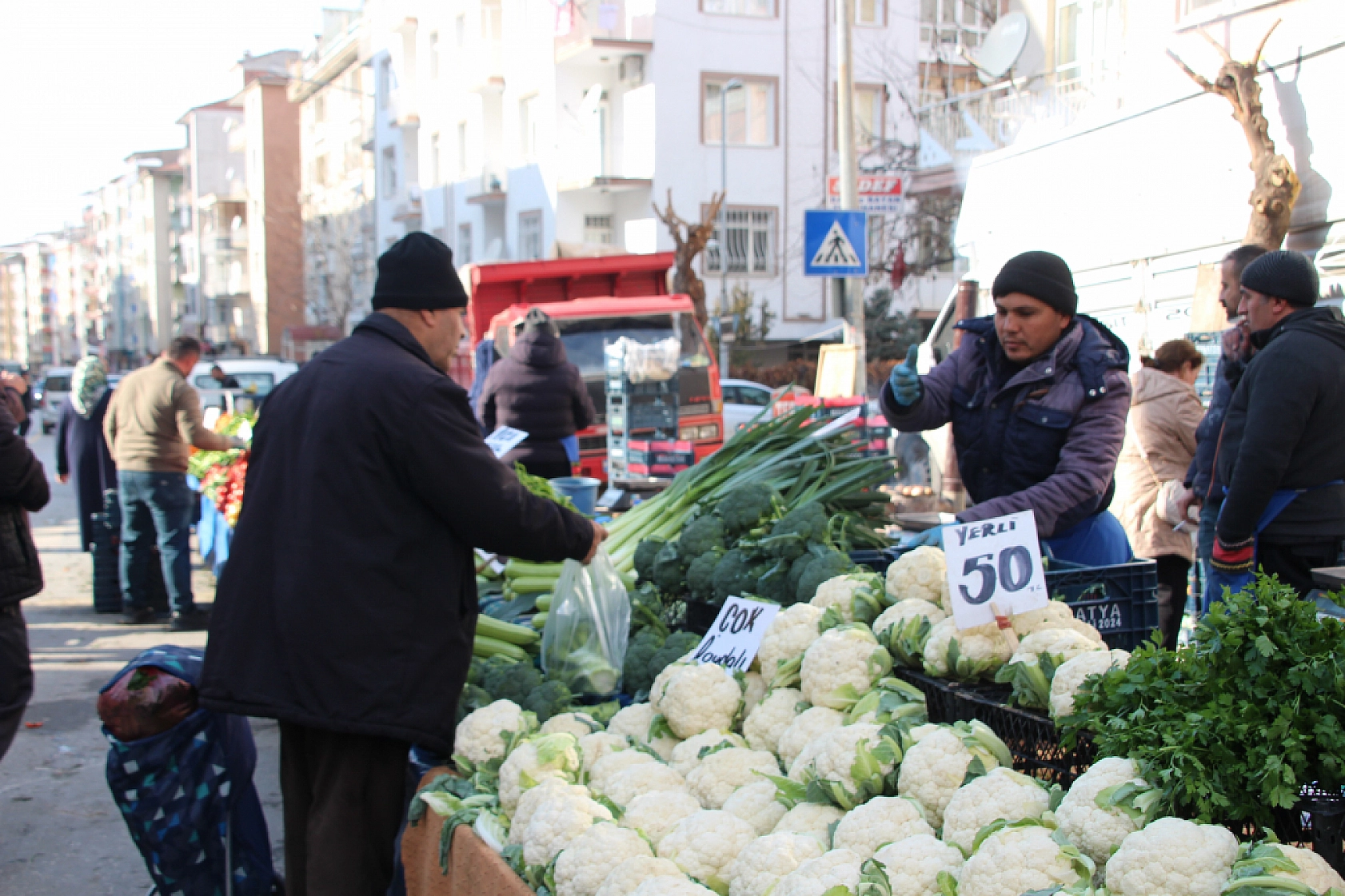 Yeni Yılda Market Fiyatları Yükseldi! Vatandaş Semt Pazarlarına Akın Etti! İşte güncel Meyve Sebze Fiyatları...