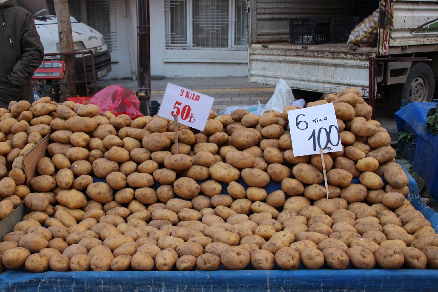 Yeni Yılda Market Fiyatları Yükseldi! Vatandaş Semt Pazarlarına Akın Etti! İşte güncel Meyve Sebze Fiyatları...