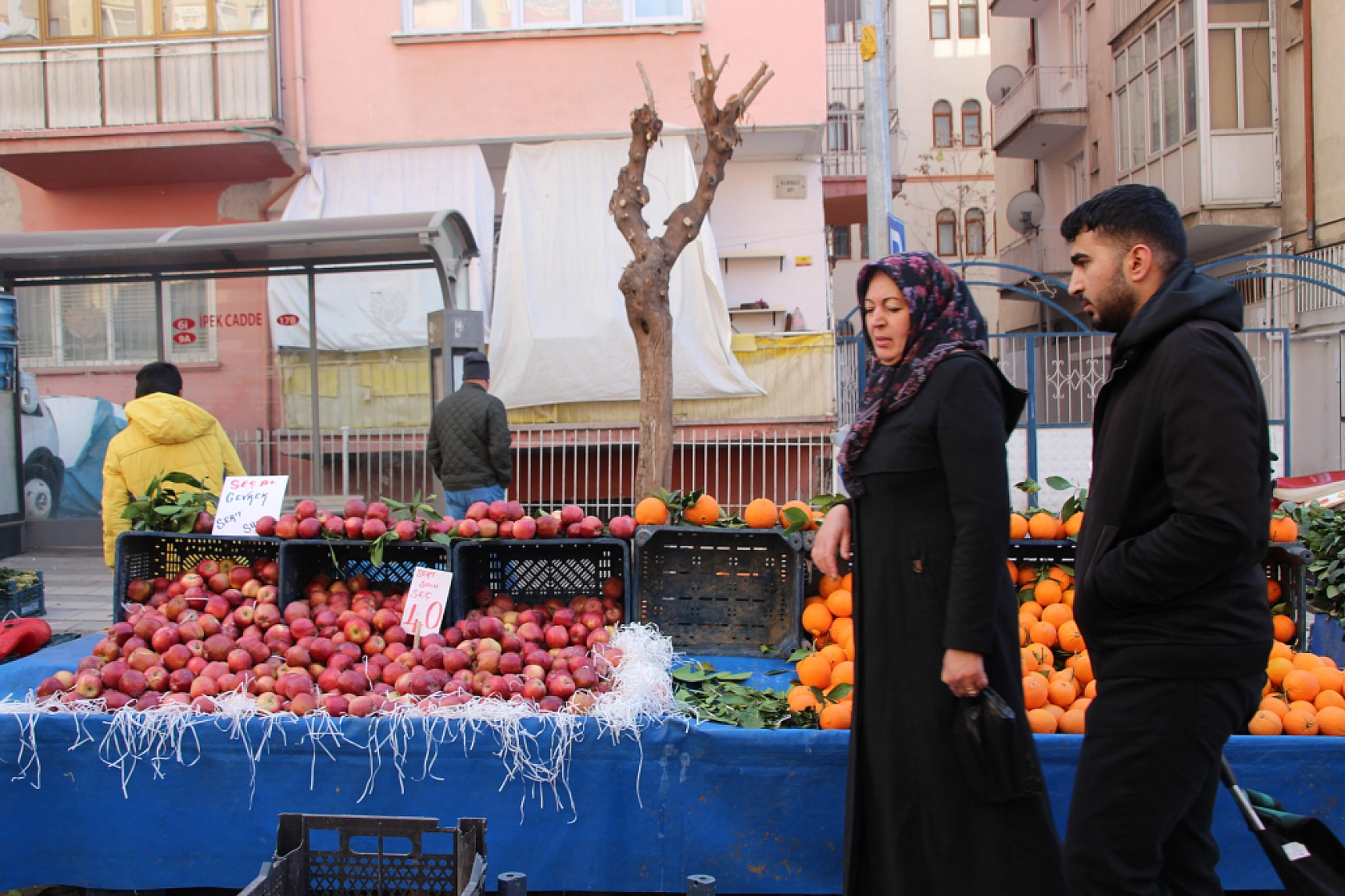 Yeni Yılda Market Fiyatları Yükseldi! Vatandaş Semt Pazarlarına Akın Etti! İşte güncel Meyve Sebze Fiyatları...
