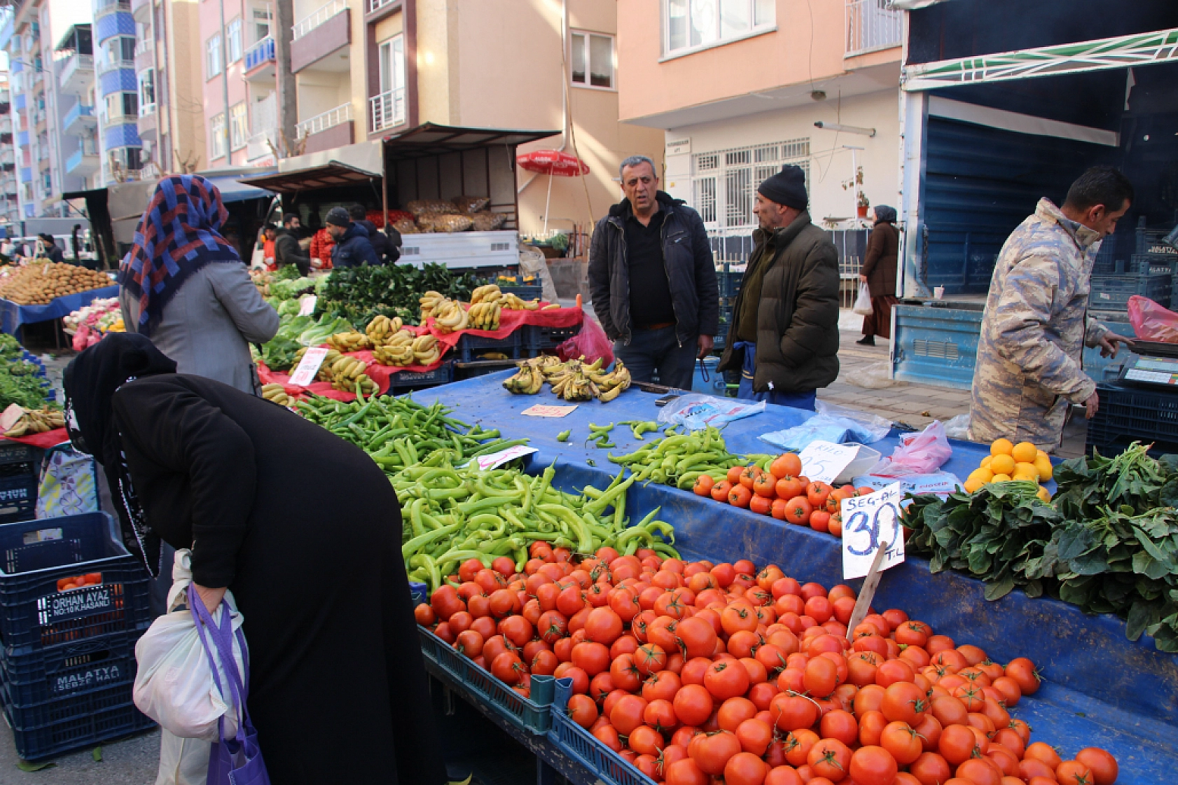 Yeni Yılda Market Fiyatları Yükseldi! Vatandaş Semt Pazarlarına Akın Etti! İşte güncel Meyve Sebze Fiyatları...