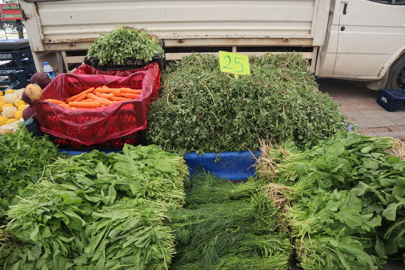 Cebini düşünen Malatyalılar, semt pazarını tercih ediyor! İşte güncel perşembe pazarı fiyatları..
