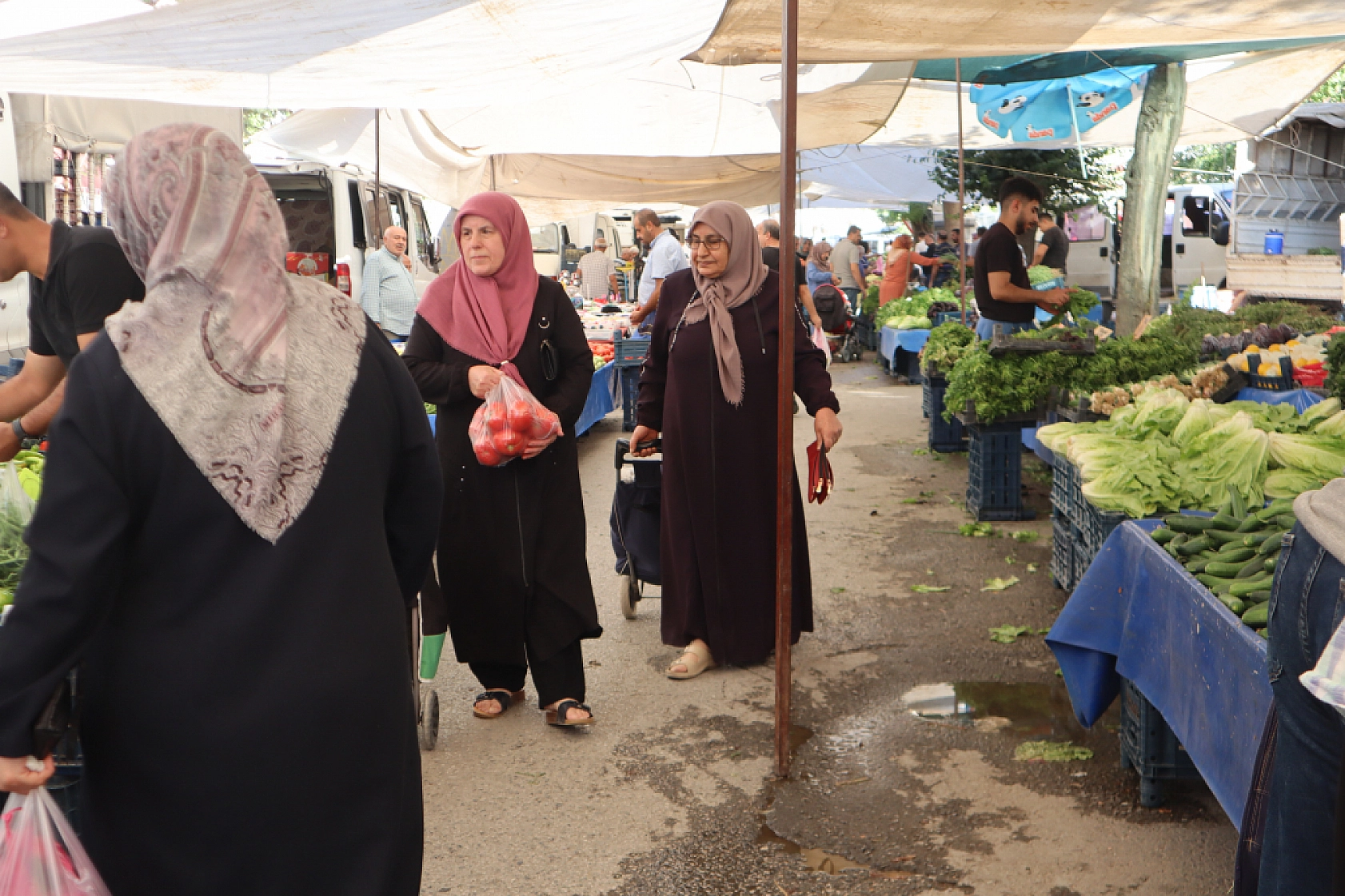 Cebini düşünen Malatyalılar, semt pazarını tercih ediyor! İşte güncel perşembe pazarı fiyatları..