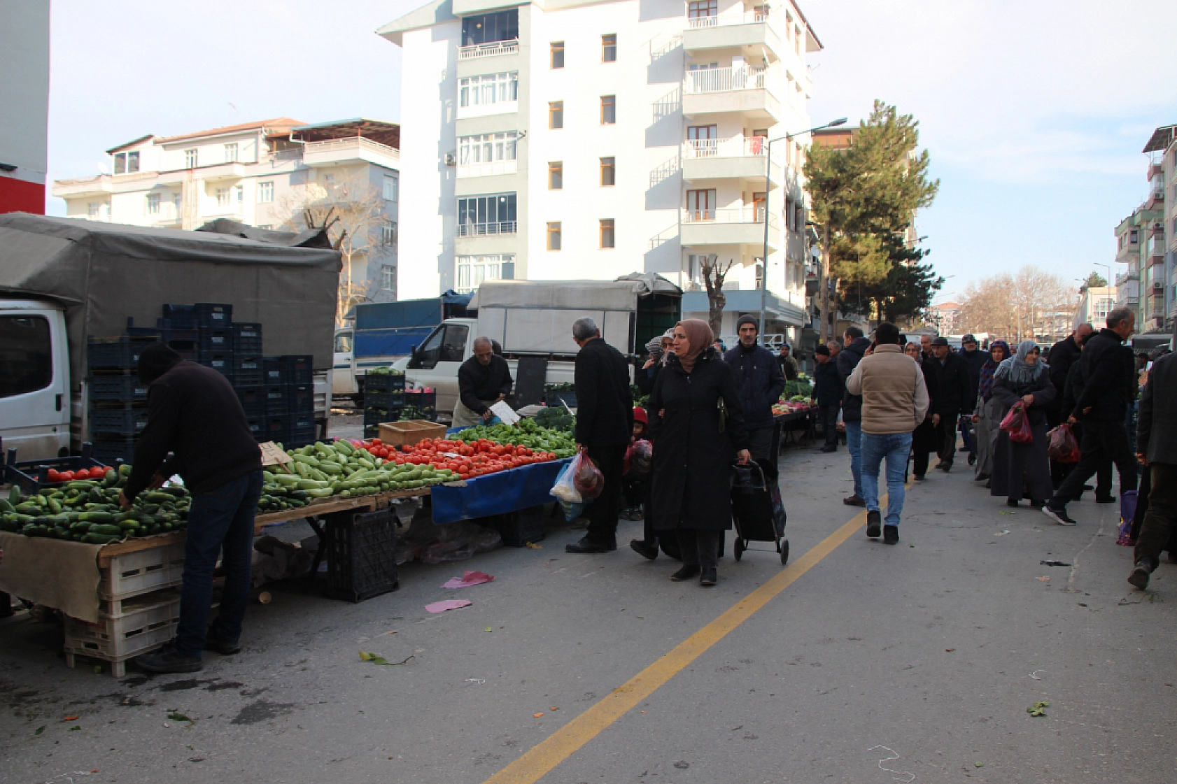 Yeni Yılda Market Fiyatları Yükseldi! Vatandaş Semt Pazarlarına Akın Etti! İşte güncel Meyve Sebze Fiyatları...