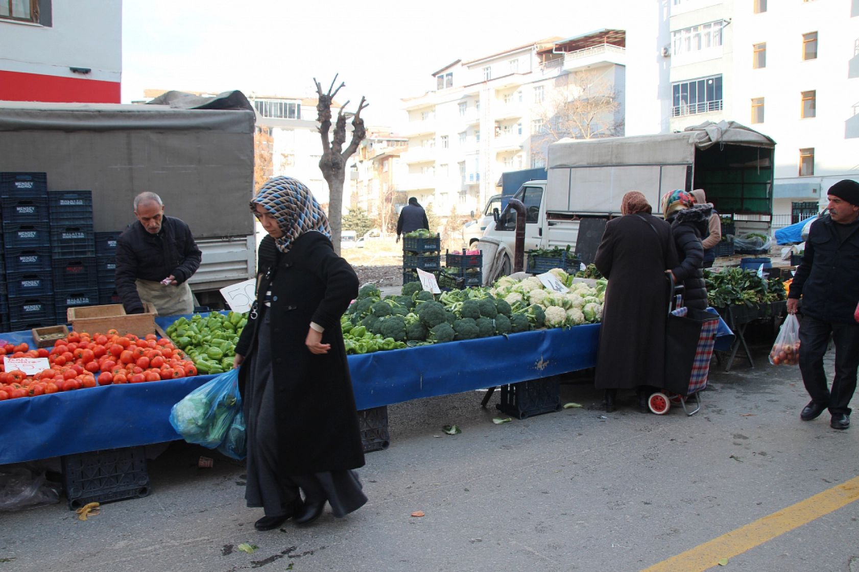 Yeni Yılda Market Fiyatları Yükseldi! Vatandaş Semt Pazarlarına Akın Etti! İşte güncel Meyve Sebze Fiyatları...