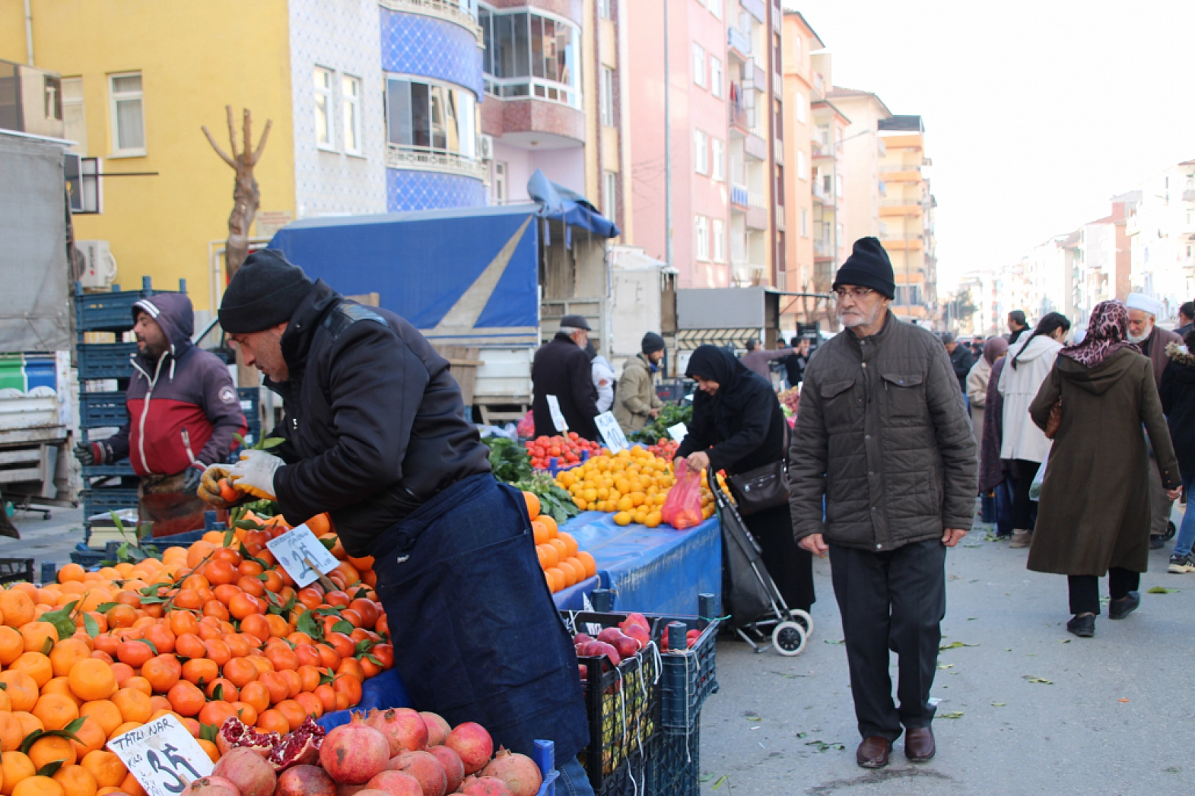Yeni Yılda Market Fiyatları Yükseldi! Vatandaş Semt Pazarlarına Akın Etti! İşte güncel Meyve Sebze Fiyatları...
