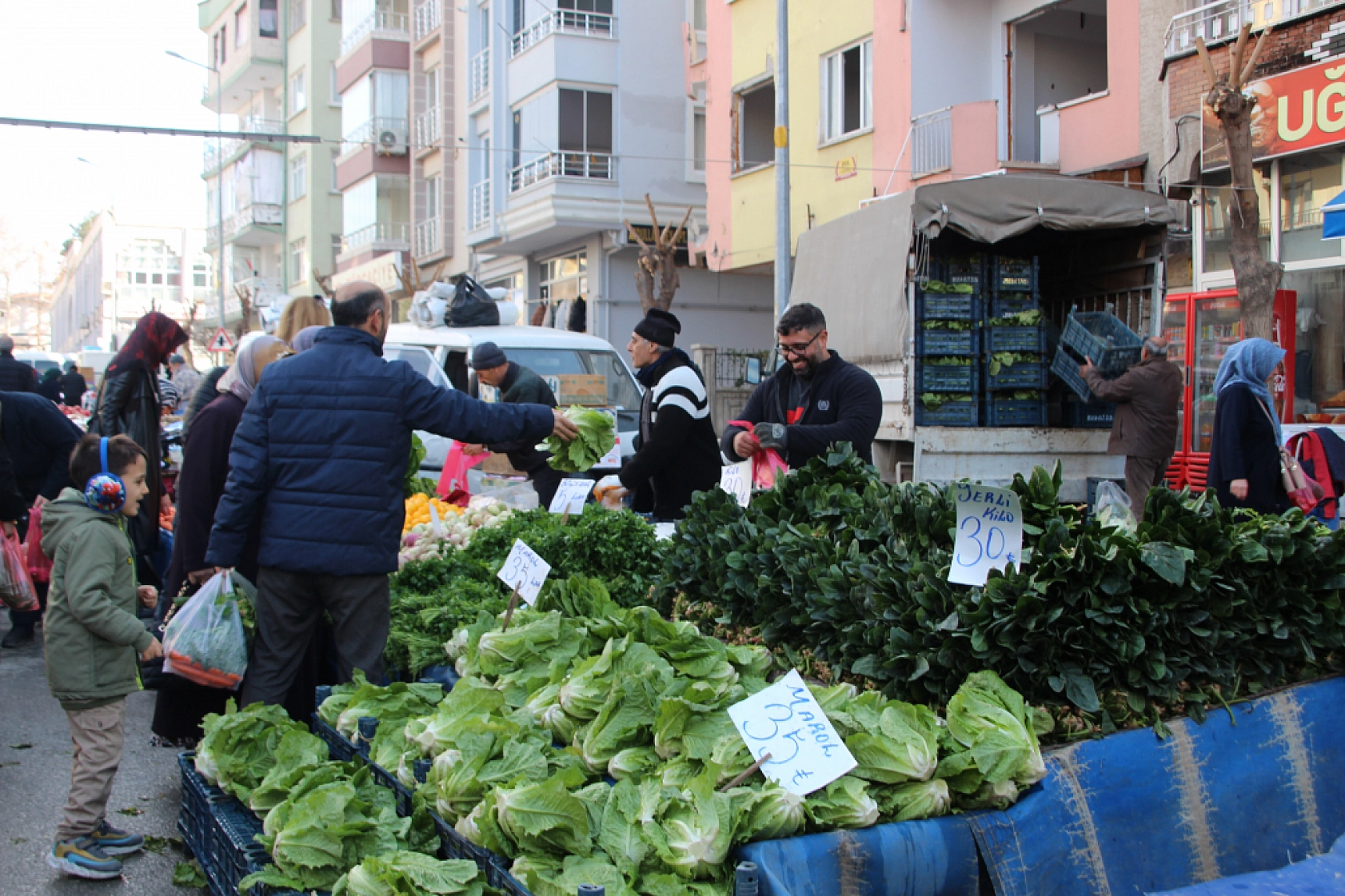 Yeni Yılda Market Fiyatları Yükseldi! Vatandaş Semt Pazarlarına Akın Etti! İşte güncel Meyve Sebze Fiyatları...