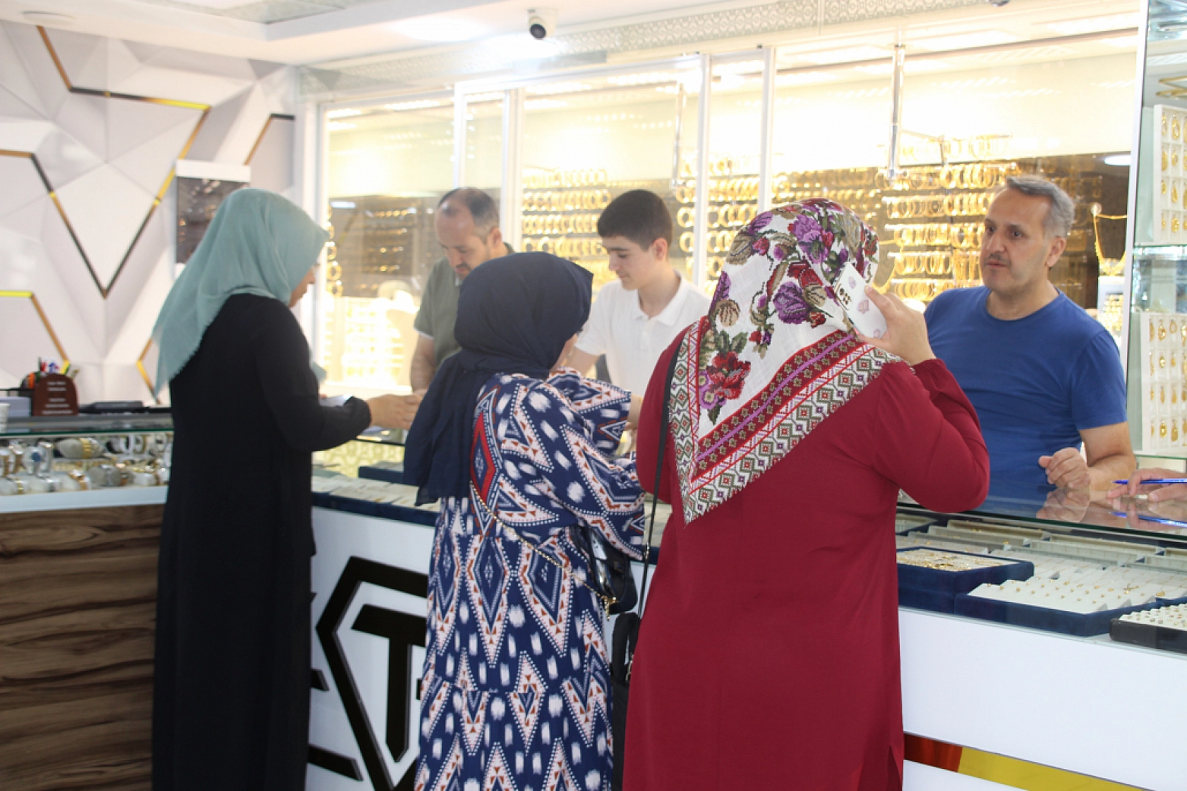 Malatya'da Kayısı Krizi Altın Pazarını Vurdu: Fiyatlar Artıyor, Alım Zorlaşıyor!