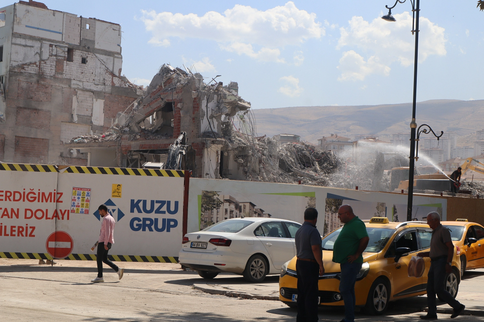 Hızlıca Boşaltılan Kışla Caddesi'nde İki Ayda Bir Karış İlerleme Yaşanmadı! Malatya'da Yıkım Kaplumbağa Hızıyla...!