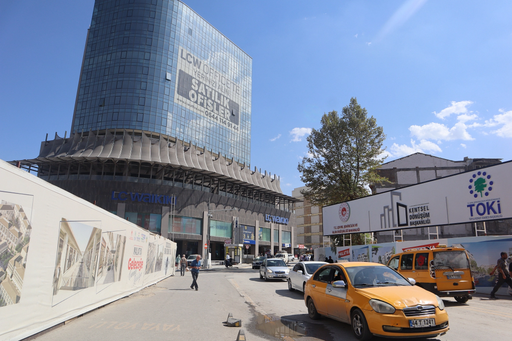 Hızlıca Boşaltılan Kışla Caddesi'nde İki Ayda Bir Karış İlerleme Yaşanmadı! Malatya'da Yıkım Kaplumbağa Hızıyla...!