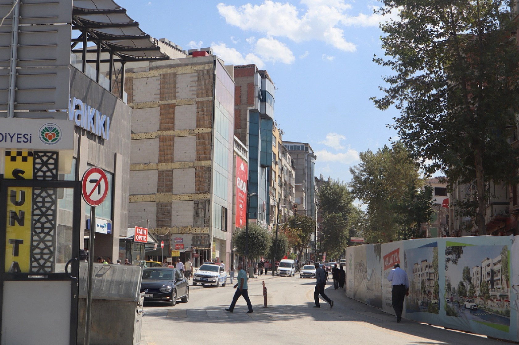 Hızlıca Boşaltılan Kışla Caddesi'nde İki Ayda Bir Karış İlerleme Yaşanmadı! Malatya'da Yıkım Kaplumbağa Hızıyla...!