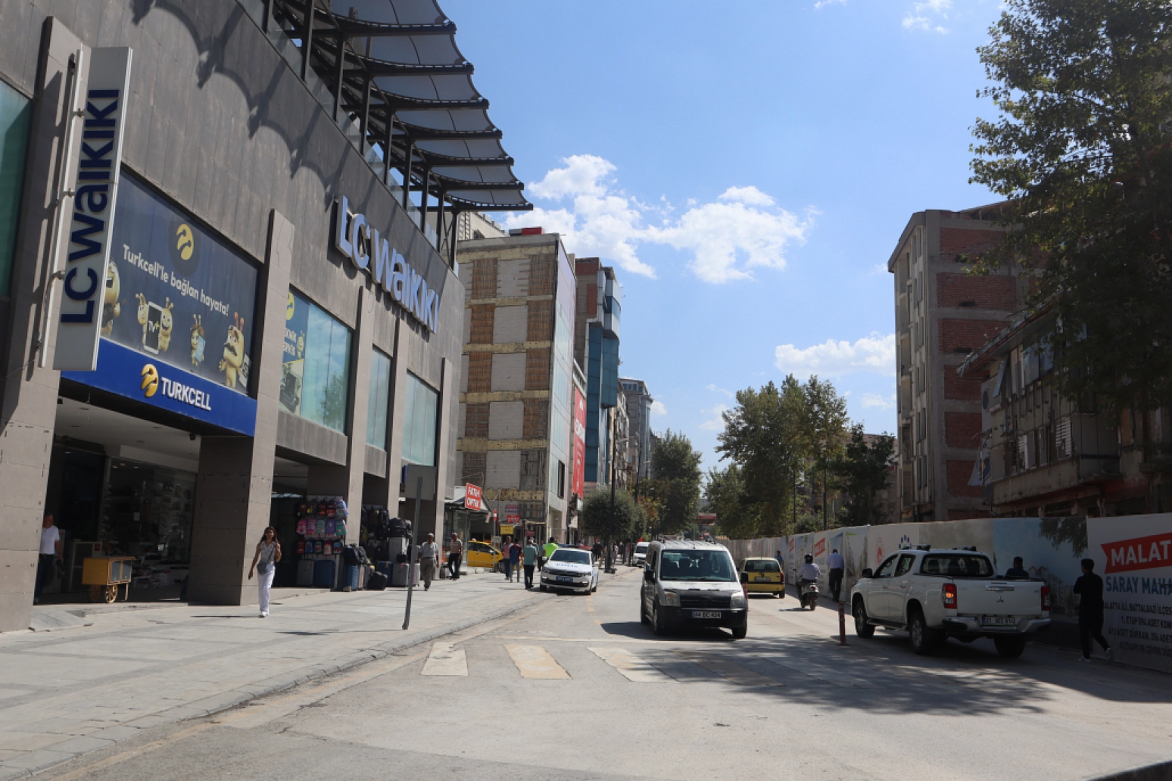 Hızlıca Boşaltılan Kışla Caddesi'nde İki Ayda Bir Karış İlerleme Yaşanmadı! Malatya'da Yıkım Kaplumbağa Hızıyla...!