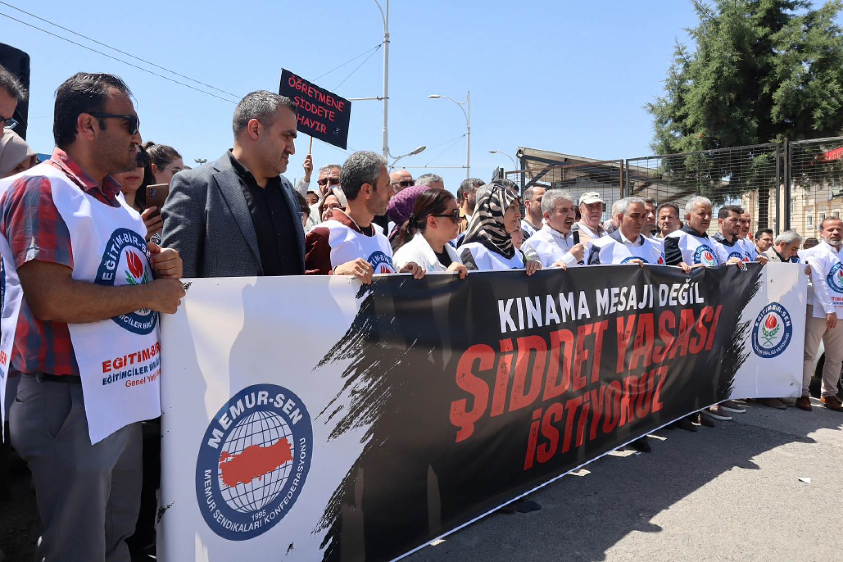 'Sıranın bize gelmesini mi bekleyecektik'