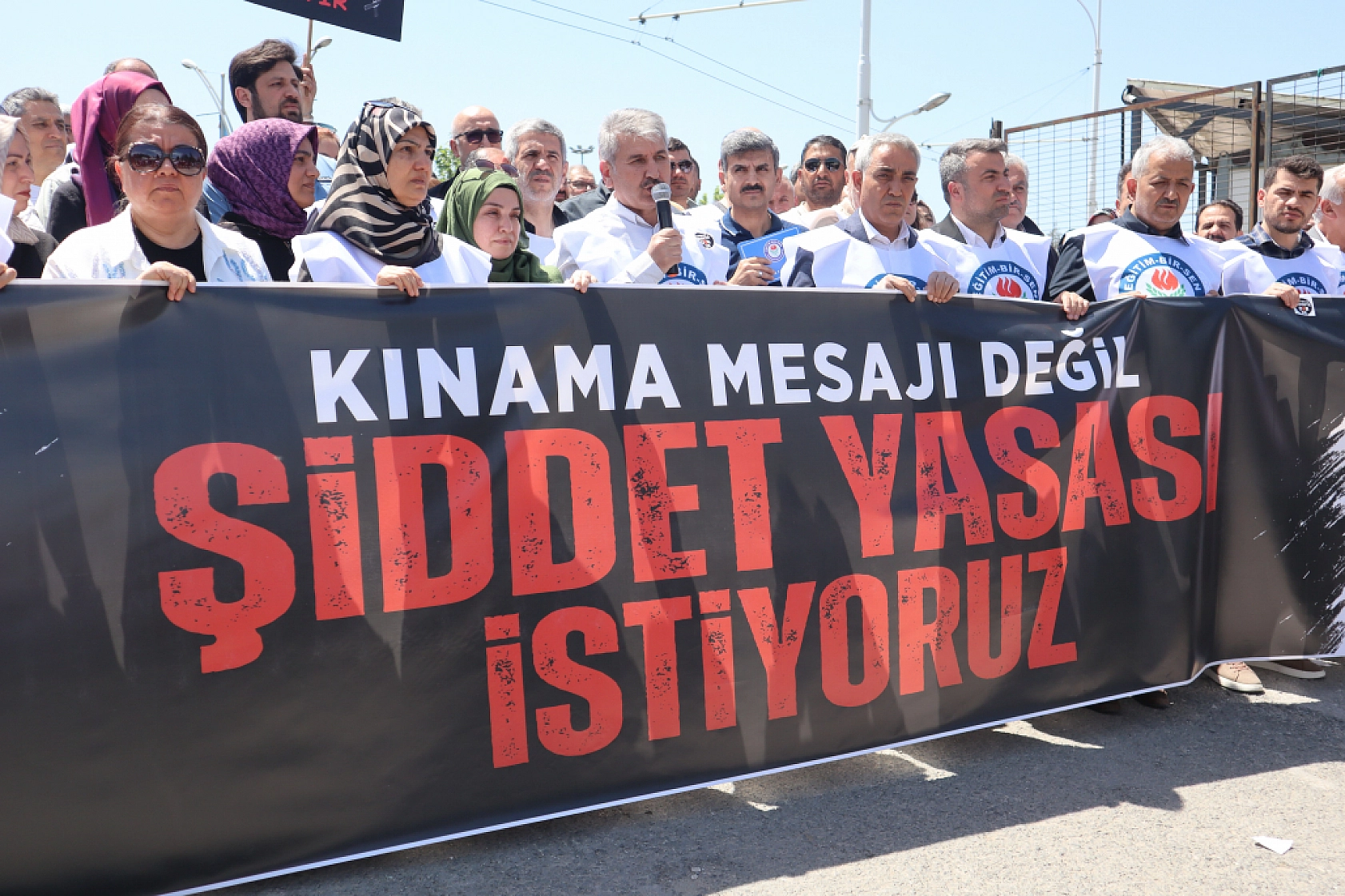 'Sıranın bize gelmesini mi bekleyecektik'