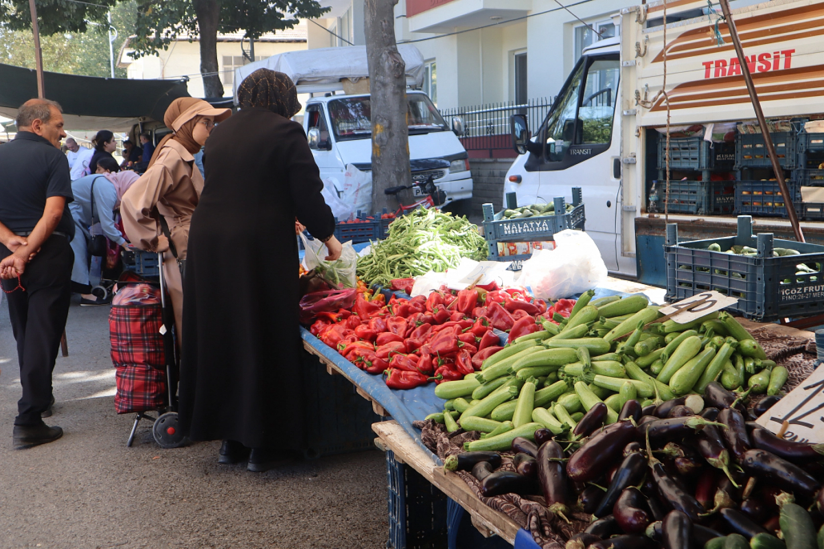 Taze ve Uygun Fiyatlı Ürünler İçin Malatyalılar Perşembe Pazarı'nda Buluşuyor!