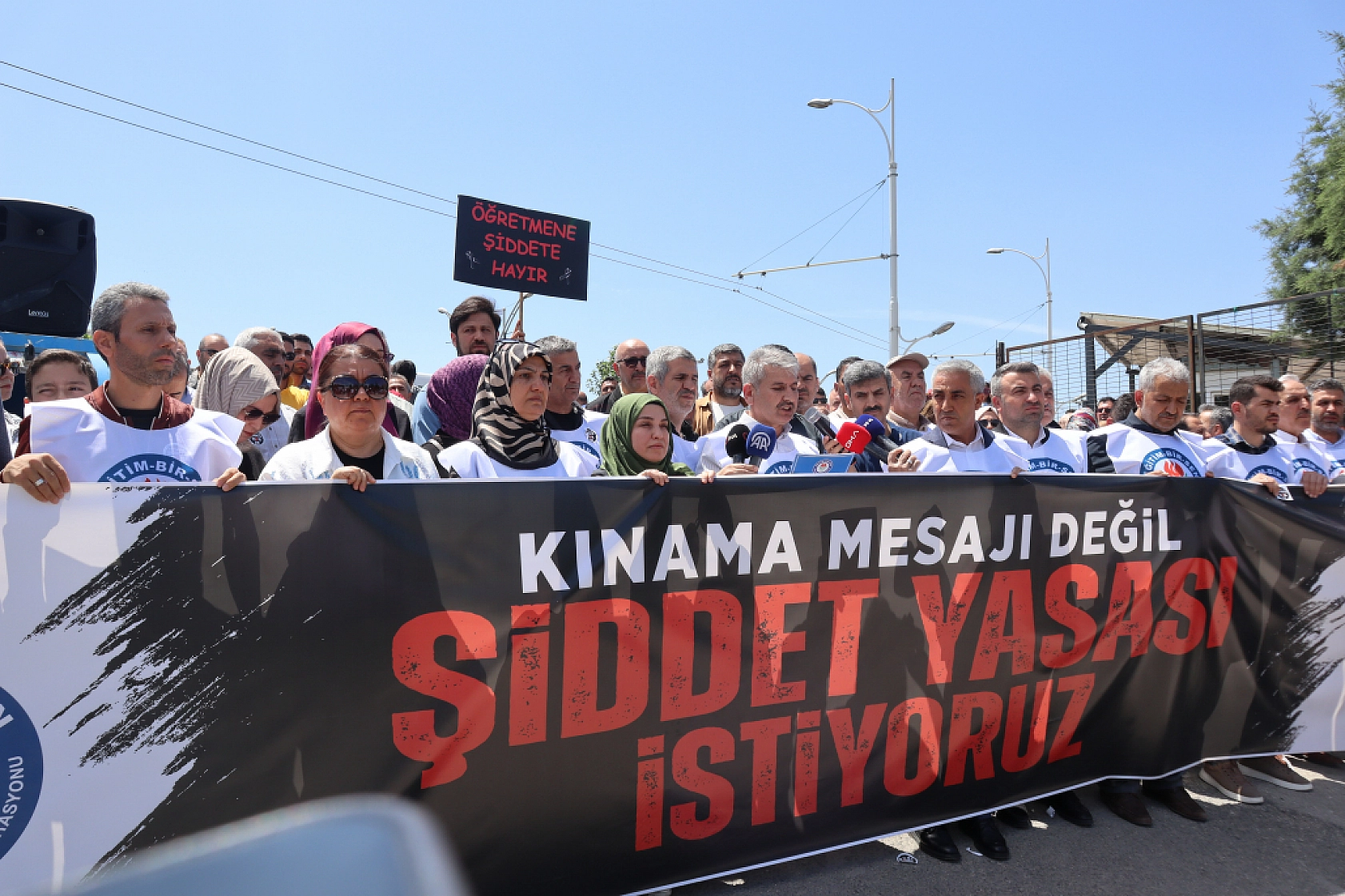 'Sıranın bize gelmesini mi bekleyecektik'