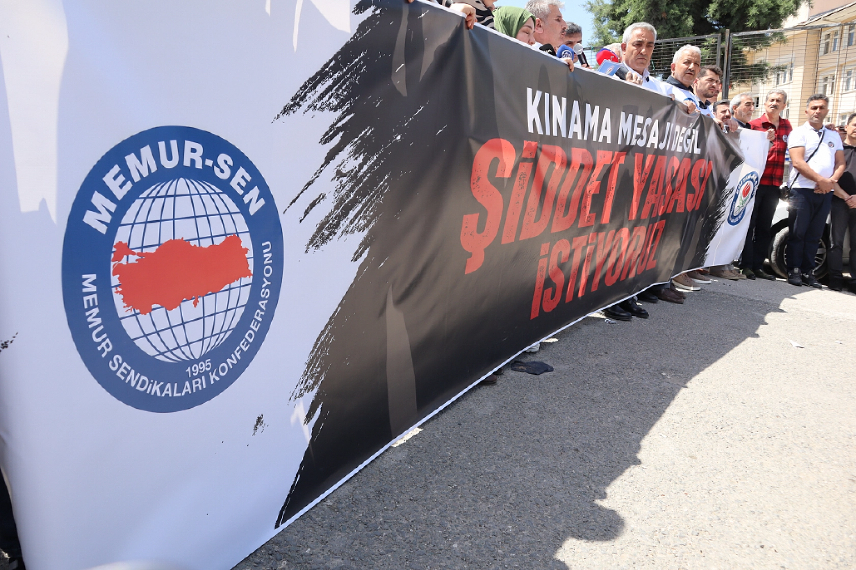 'Sıranın bize gelmesini mi bekleyecektik'