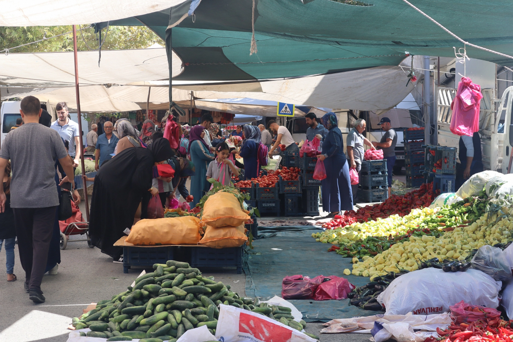 Taze ve Uygun Fiyatlı Ürünler İçin Malatyalılar Perşembe Pazarı'nda Buluşuyor!