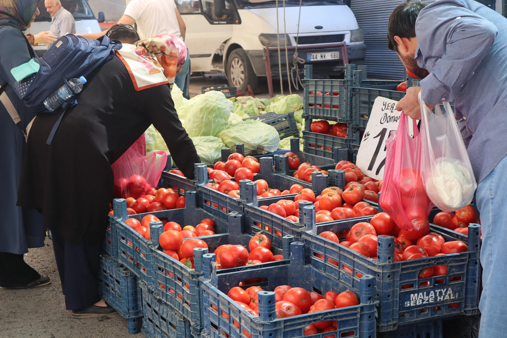 Taze ve Uygun Fiyatlı Ürünler İçin Malatyalılar Perşembe Pazarı'nda Buluşuyor!